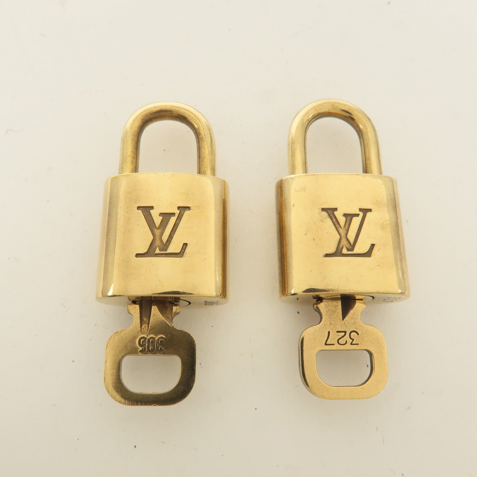 Louis Vuitton Set of 10 Lock 
Key Cadena Key Lock Gold