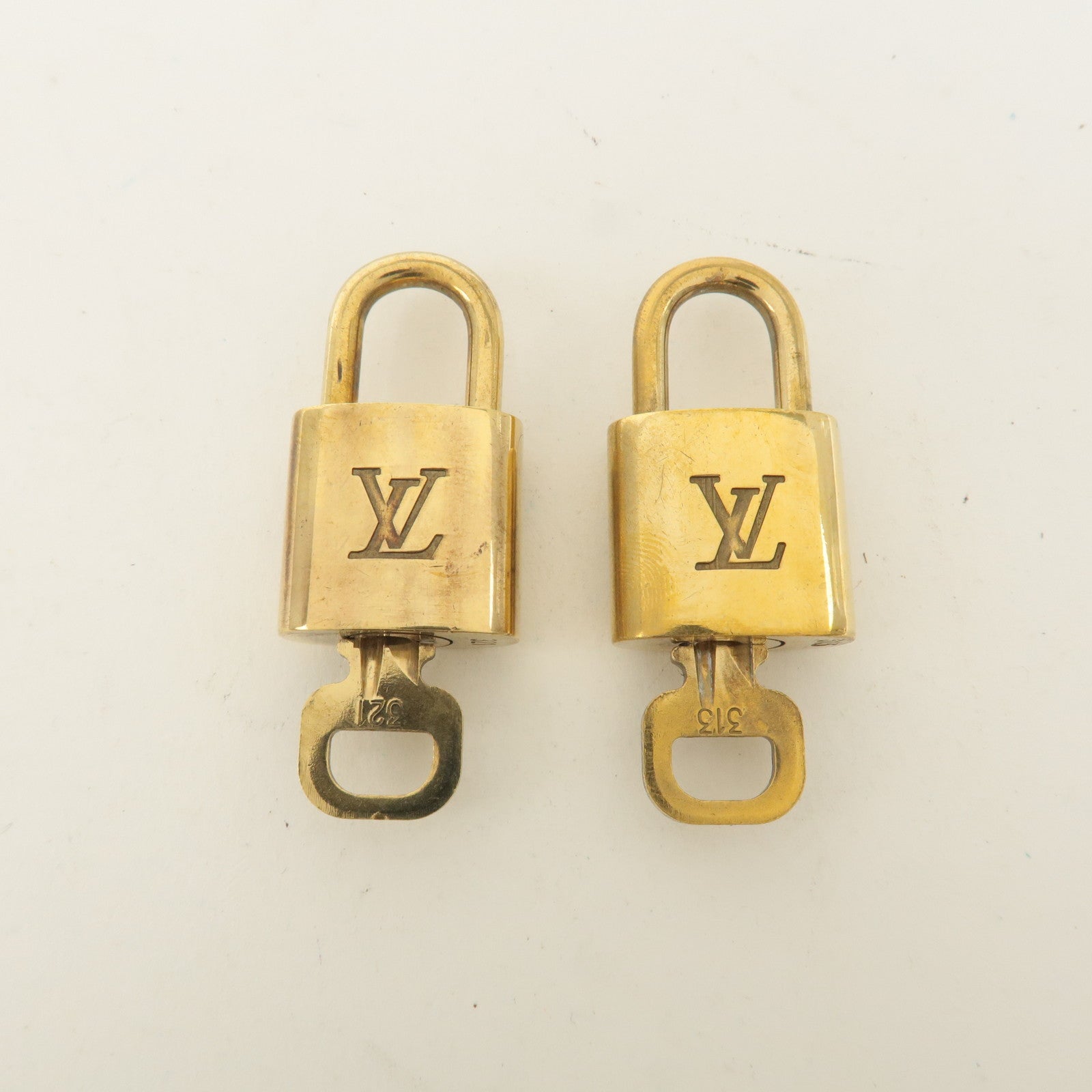 Louis Vuitton Set of 10 Lock 
Key Cadena Key Lock Gold