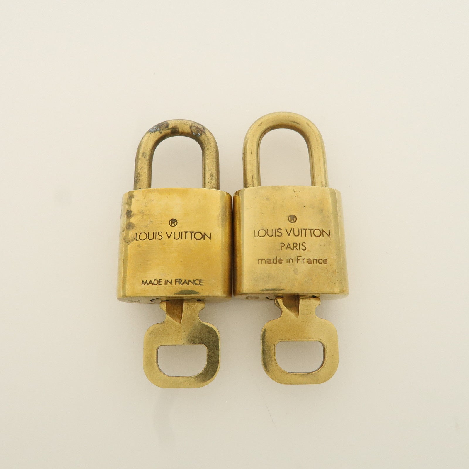 Louis Vuitton Set of 10 Lock 
Key Cadena Key Lock Metal Gold Used