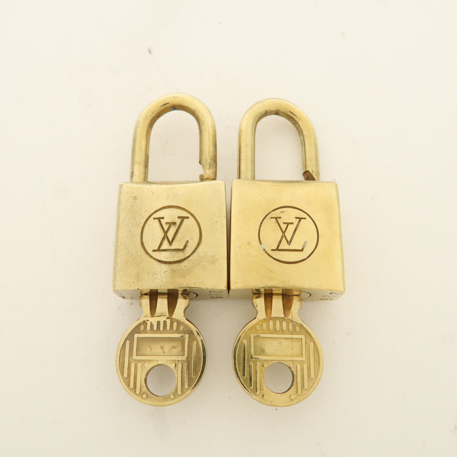 Louis Vuitton Set of 10 Lock 
Key Cadena Key Lock Used