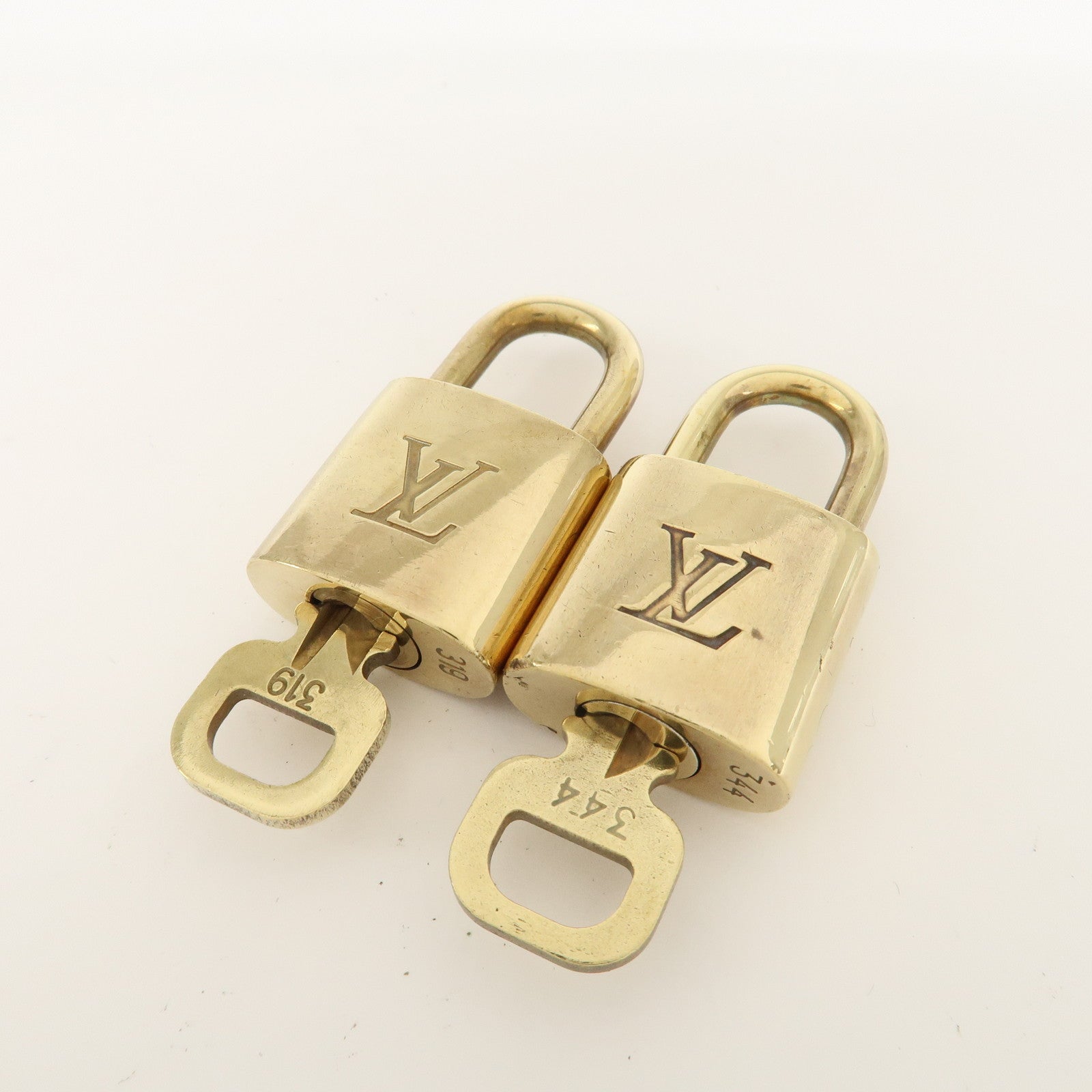 Louis Vuitton Set of 10 Lock 
Key Cadena Key Lock Metal Gold Used