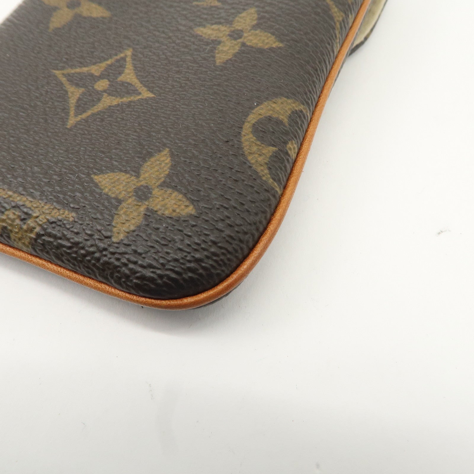 Louis Vuitton Monogram Etui Telefonne MM Brown M66546 Used