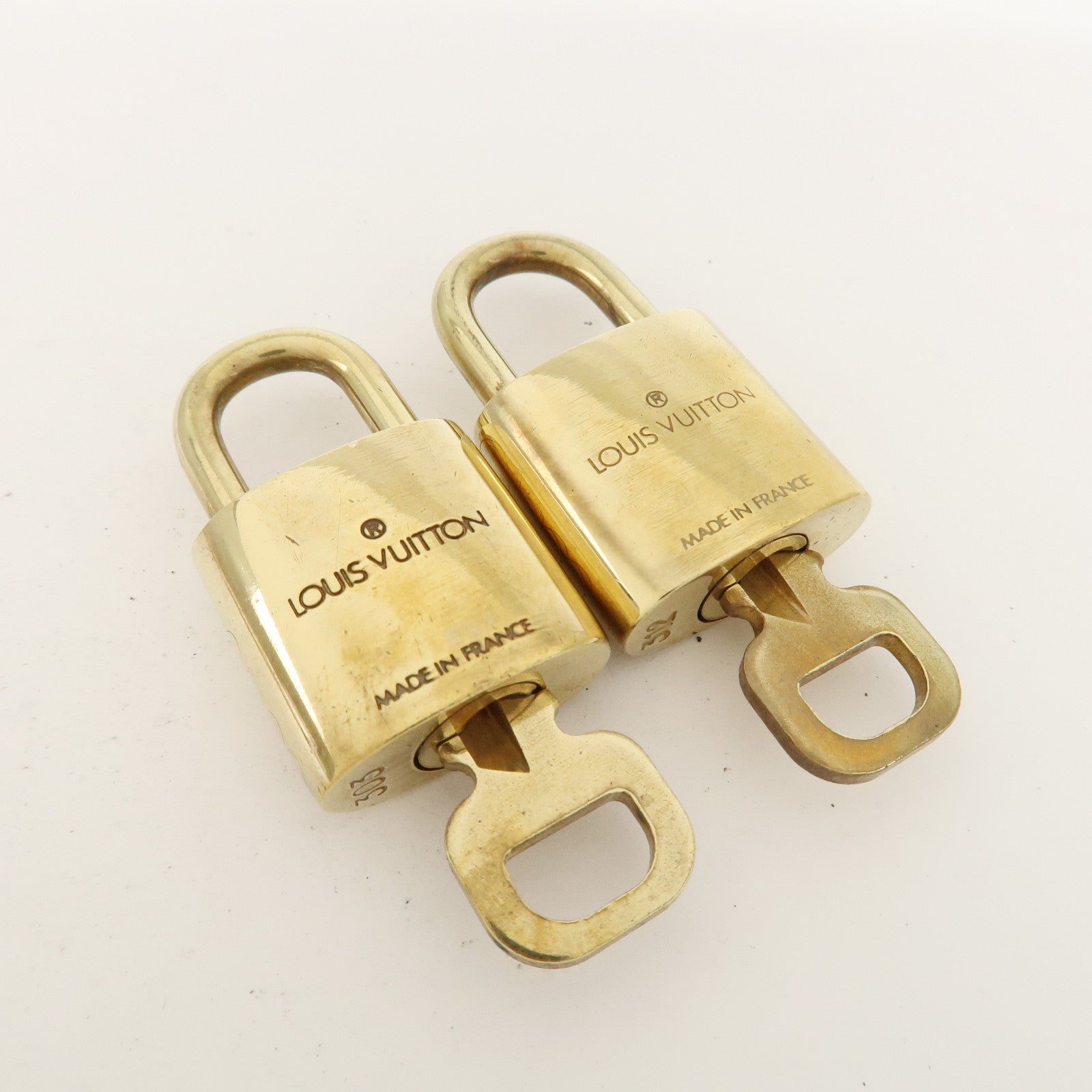 Louis Vuitton Set of 10 Lock 
Key Cadena Key Lock Metal Gold