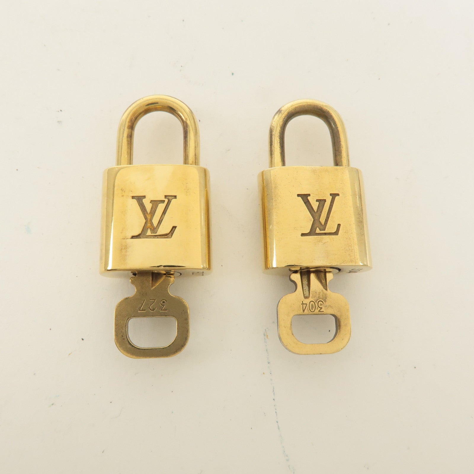 Louis Vuitton Set of 10 Lock 
Key Cadena Key Lock Gold