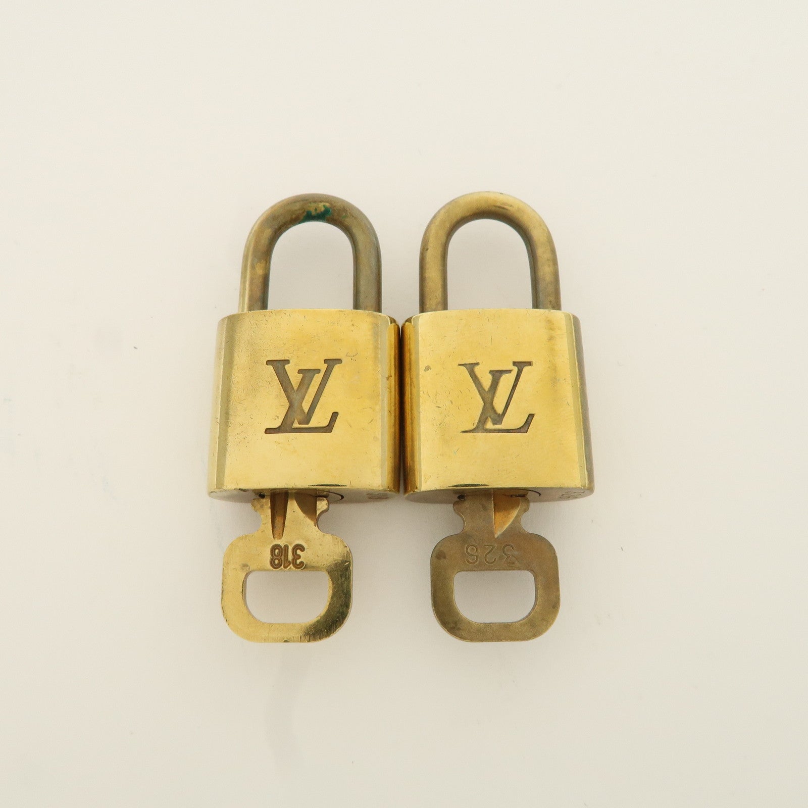 Louis Vuitton Set of 10 Lock 
Key Cadena Key Lock Metal Gold Used