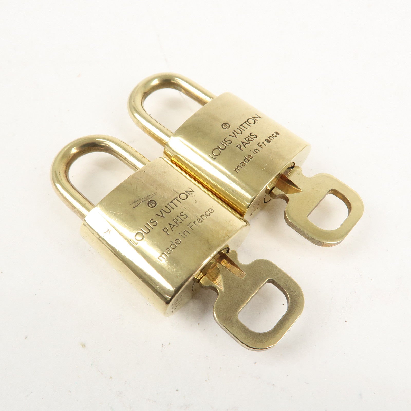 Louis Vuitton Set of 10 Lock 
Key Cadena Key Lock Metal Gold Used