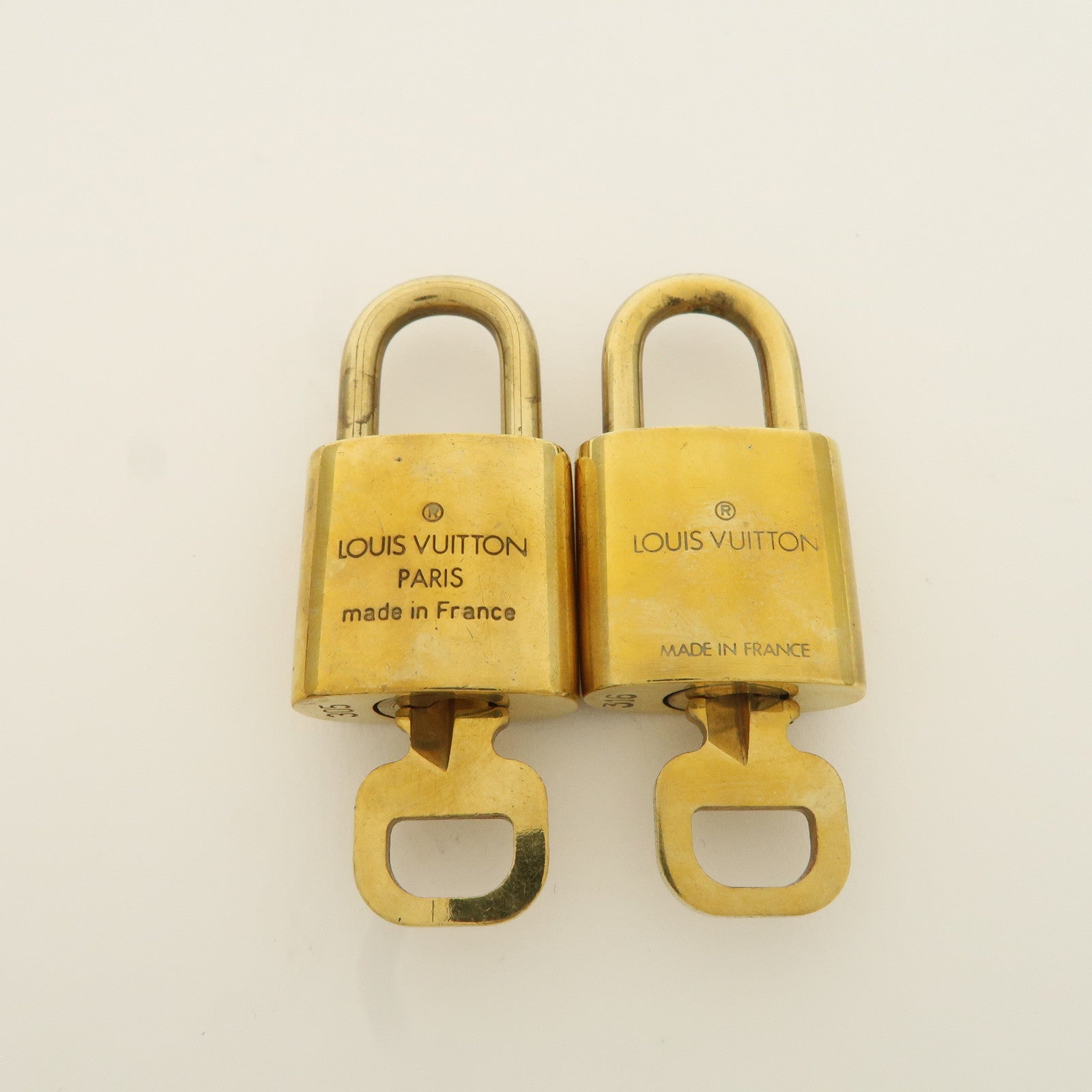 Louis Vuitton Set of 10 Lock 
Key Cadena Key Lock Metal Gold Used