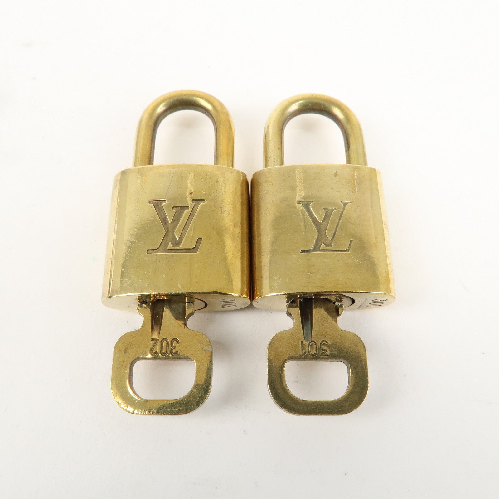 Louis Vuitton Set of 10 Lock 
Key Cadena Key Lock Gold