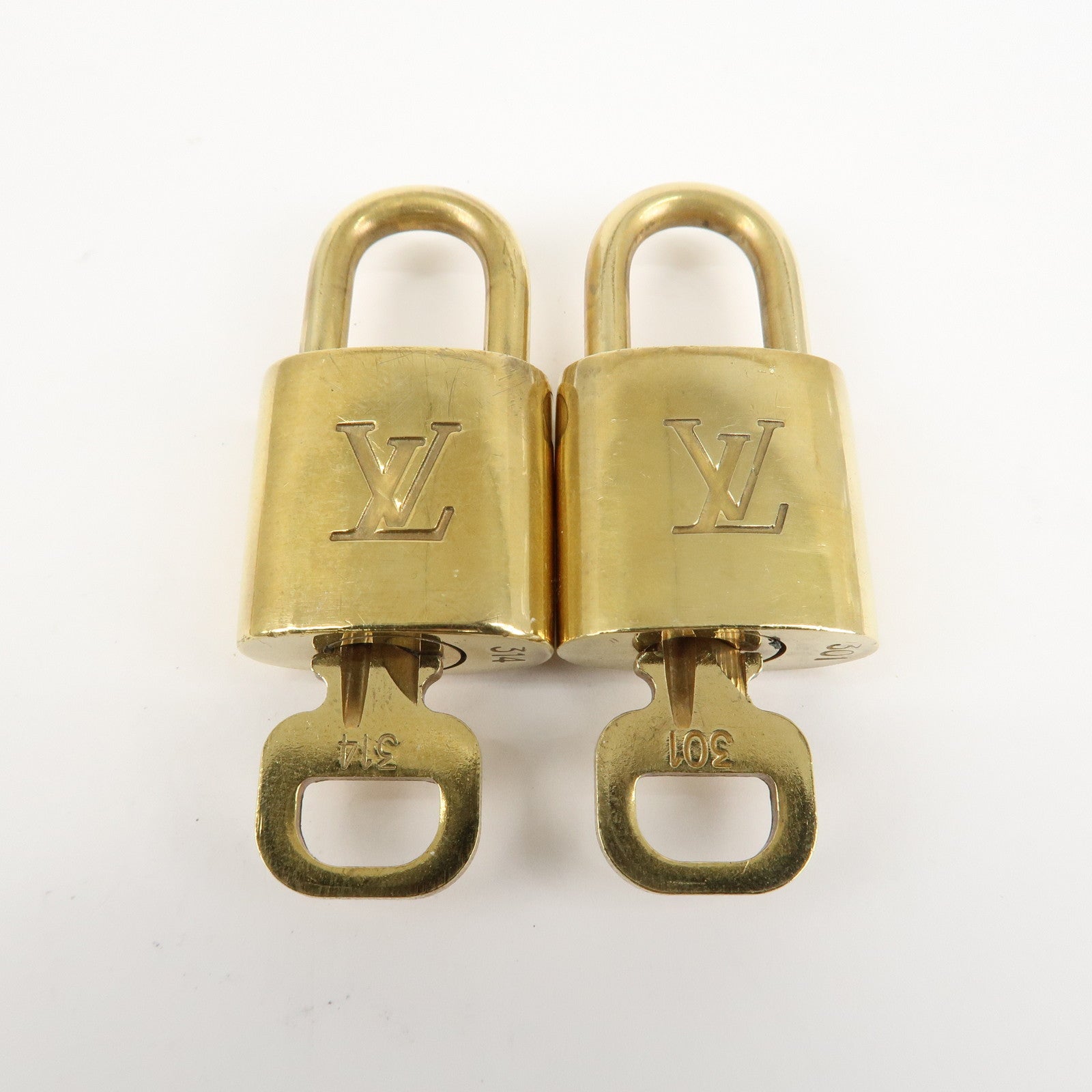 Louis Vuitton Set of 10 Lock 
Key Cadena Key Lock Metal Gold Used