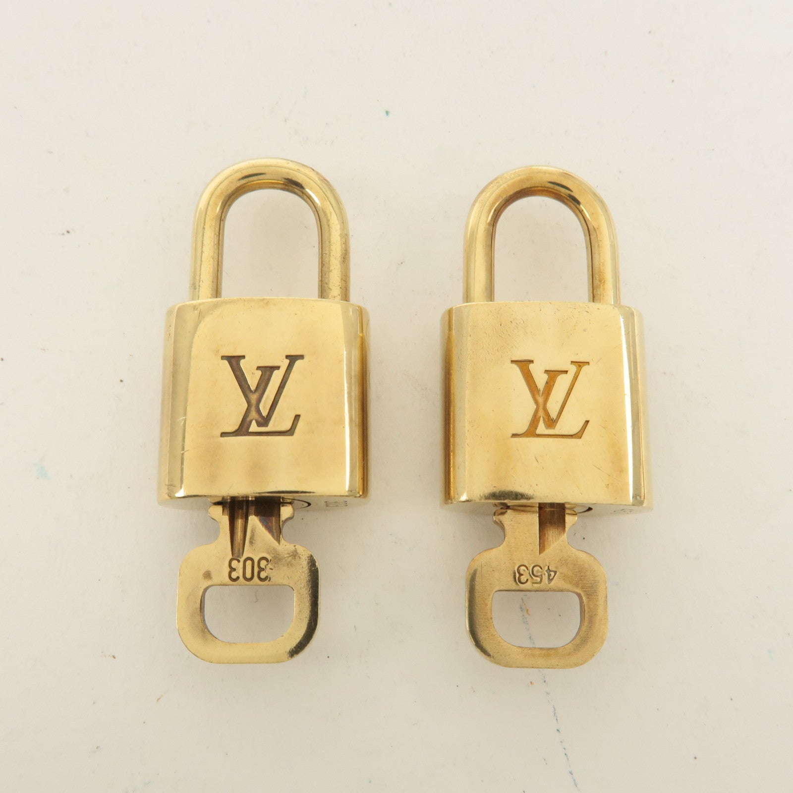 Louis Vuitton Set of 10 Lock 
Key Cadena Key Lock Gold