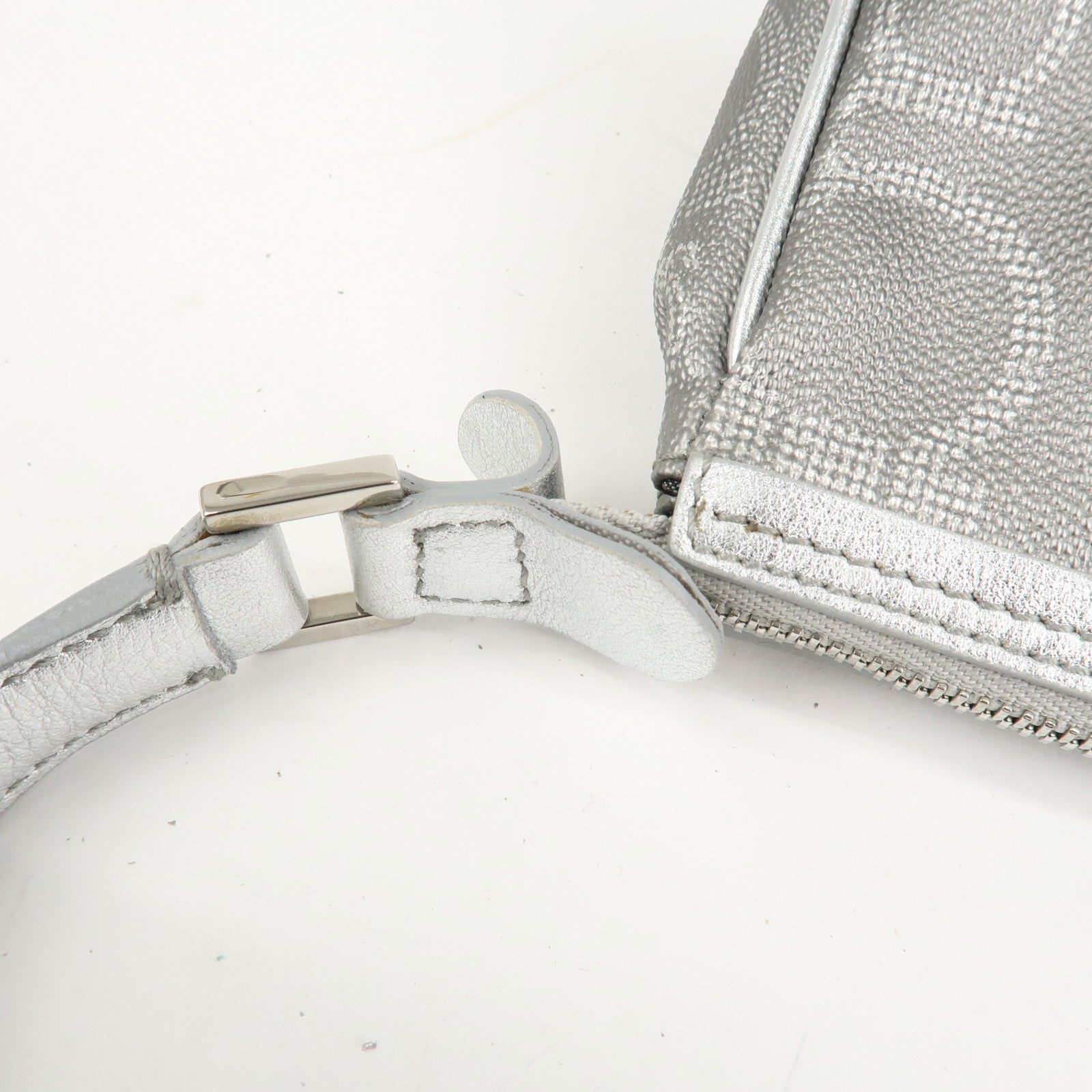 Ferragamo Gancini Leather One Shoulder Bag Silver Silver Hardware Used