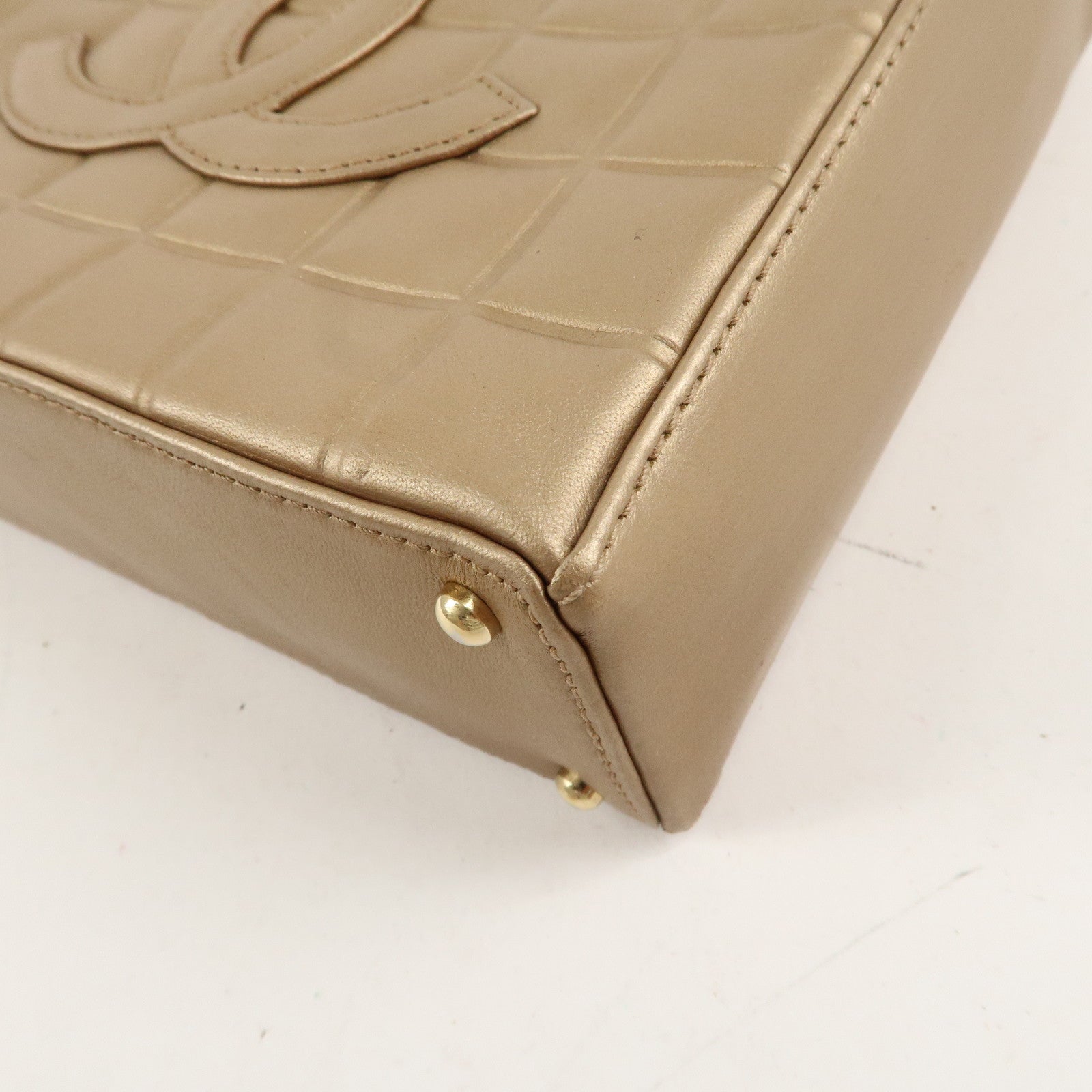 CHANEL Chocolate Bar Lamb Skin Shoulder bag Gold