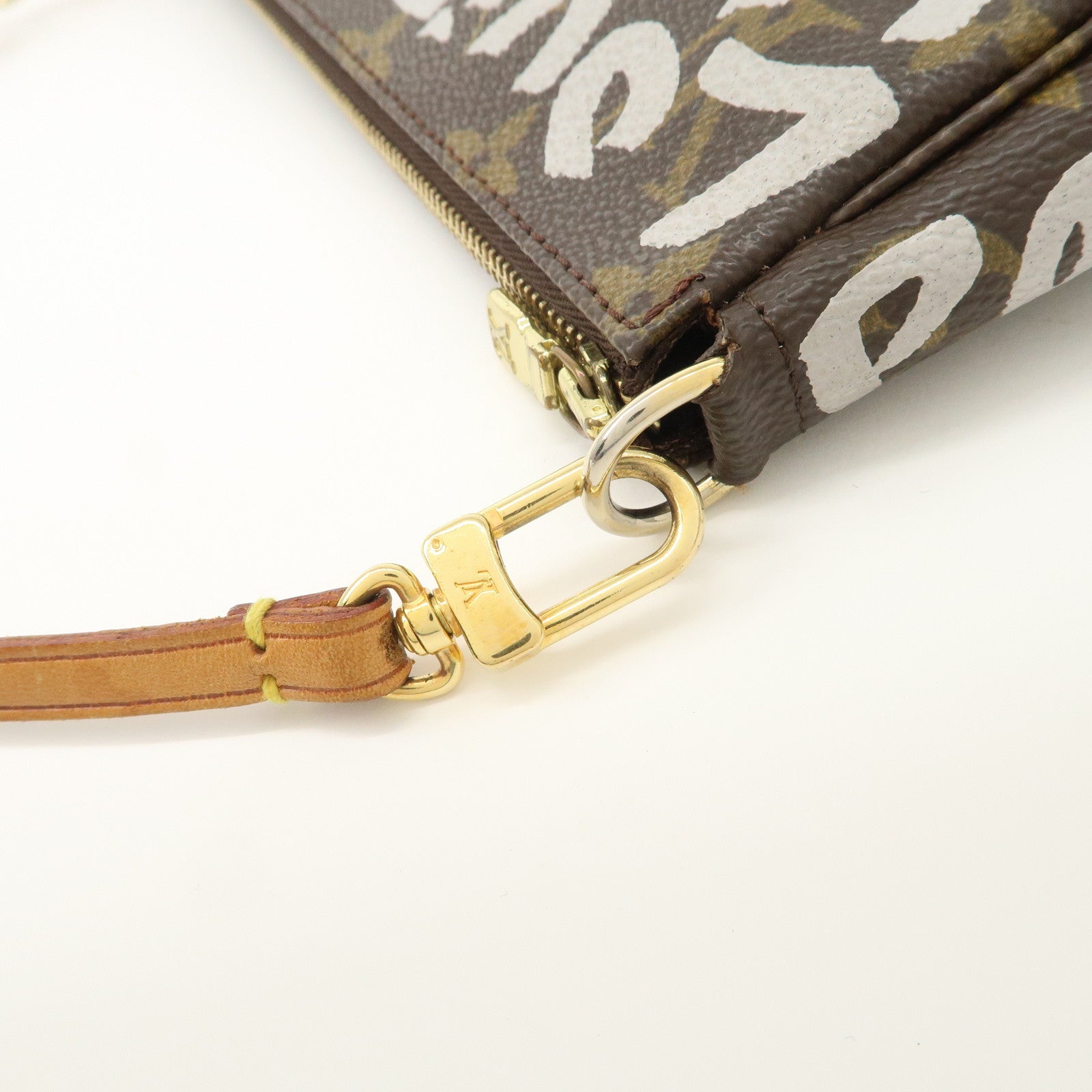 Louis Vuitton Monogram Graffiti Pochette Accessoires M92193 Used