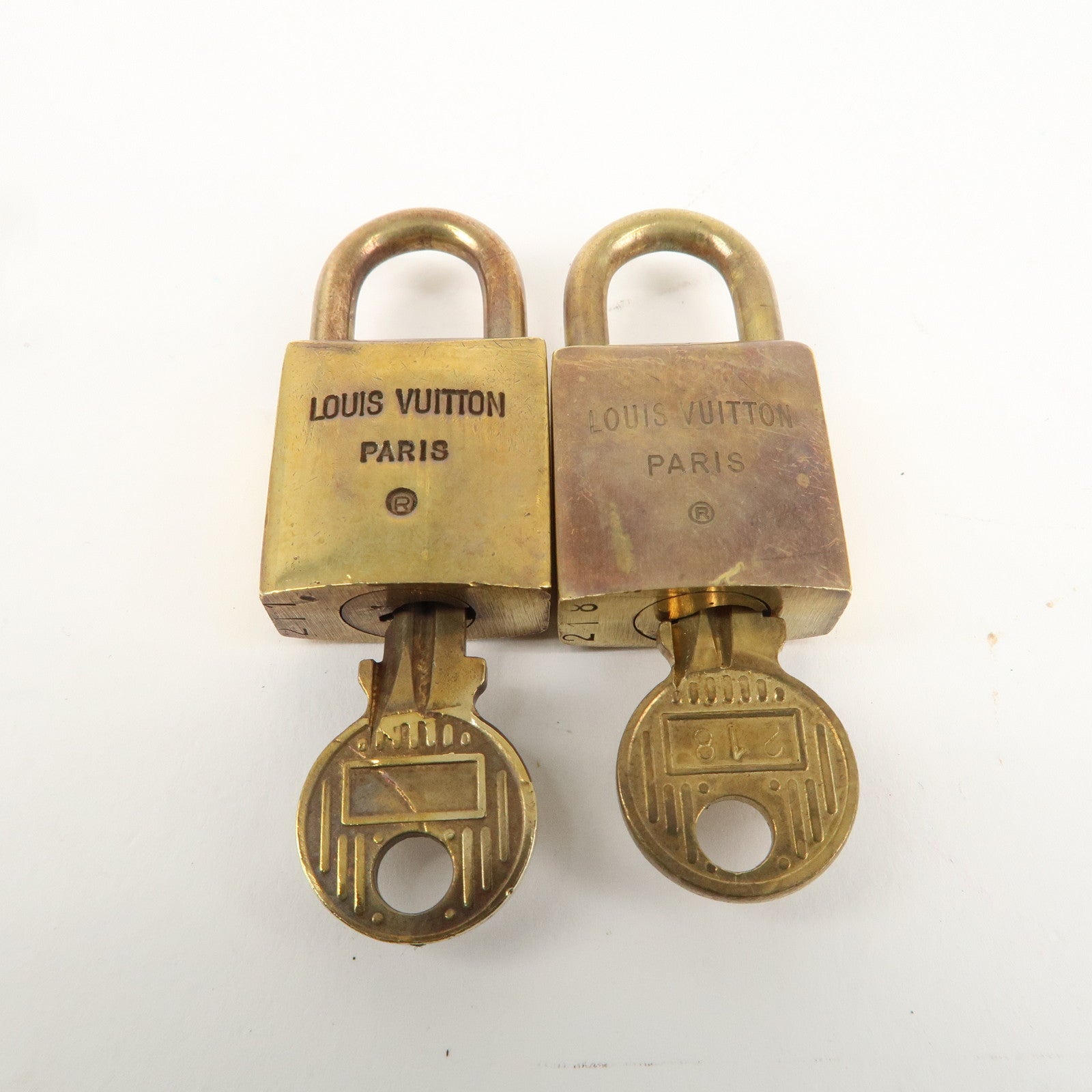 Louis Vuitton Set of 10 Lock 
Key Cadena Key Lock Gold