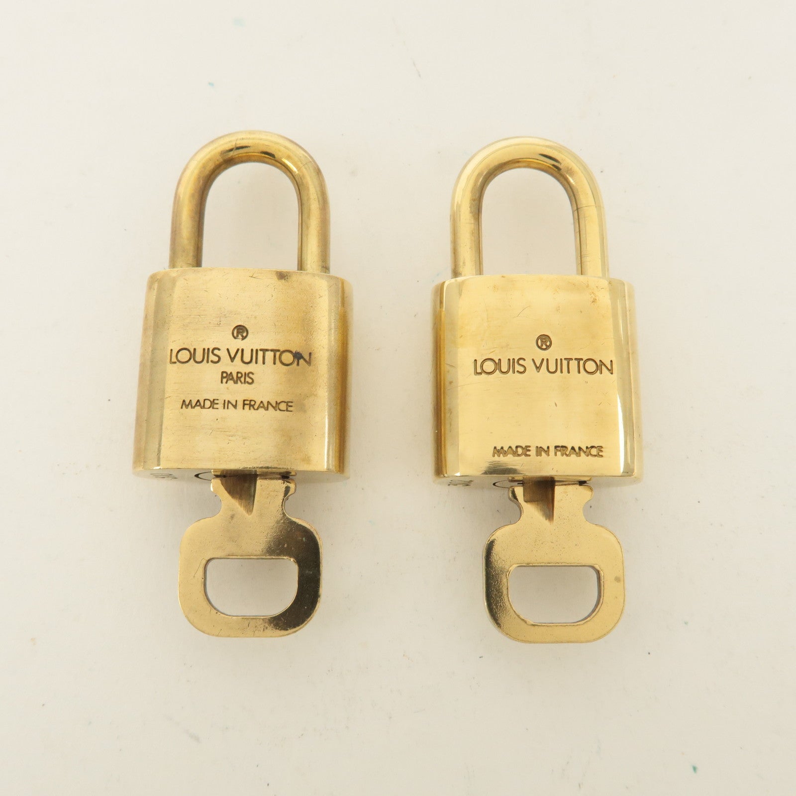 Louis Vuitton Set of 10 Lock 
Key Cadena Key Lock Gold