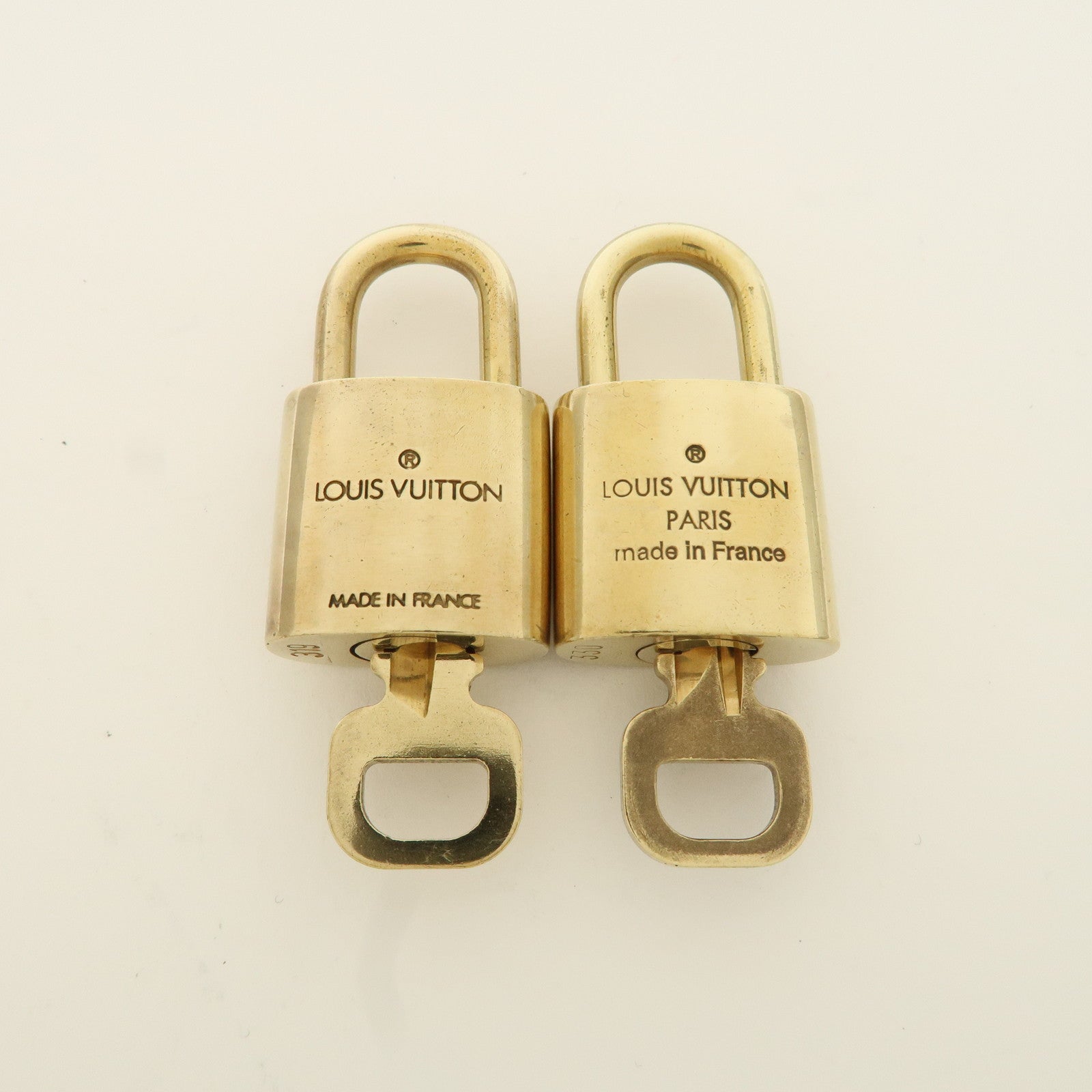 Louis Vuitton Set of 10 Lock 
Key Cadena Key Lock Metal Gold Used