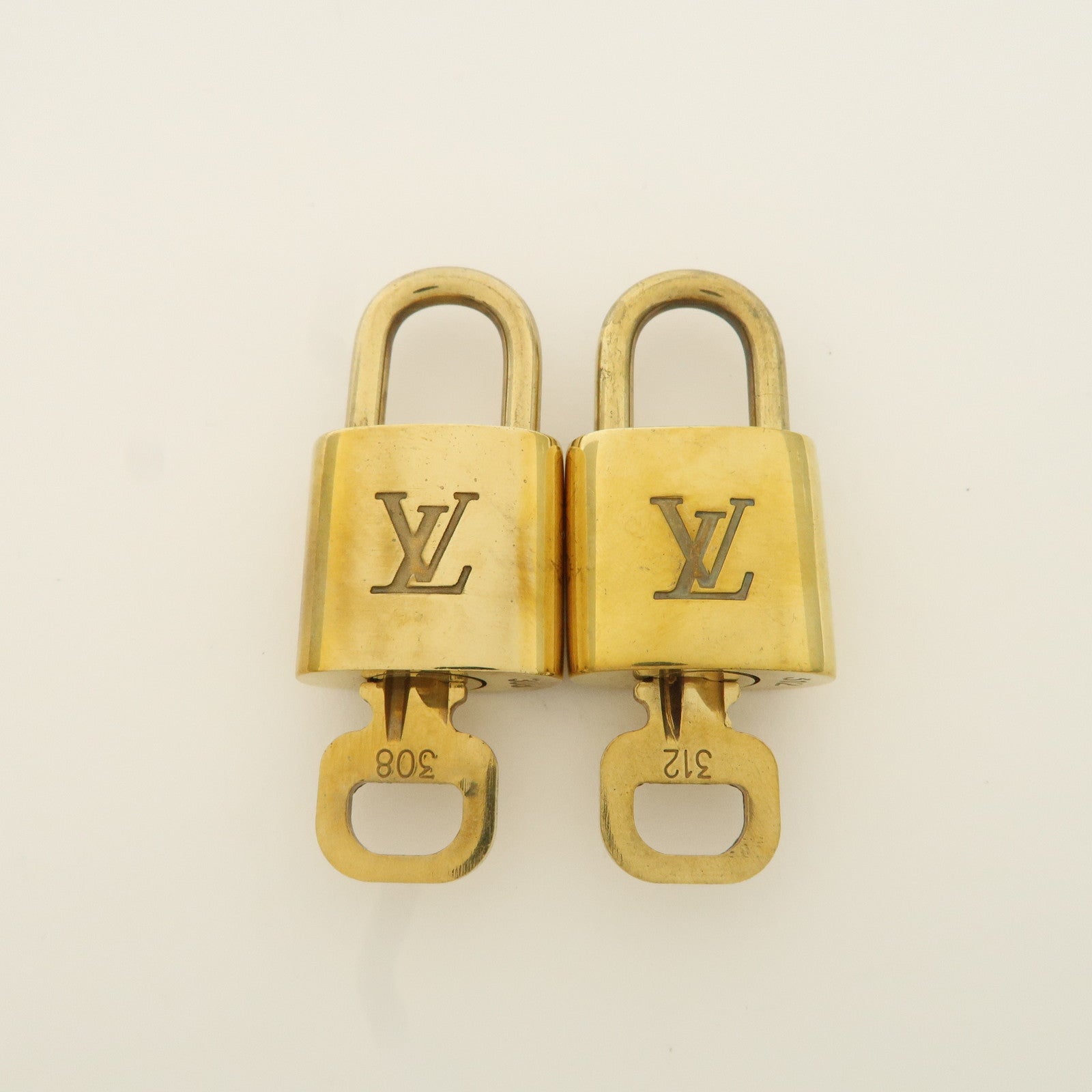 Louis Vuitton Set of 10 Lock 
Key Cadena Key Lock Metal Gold Used