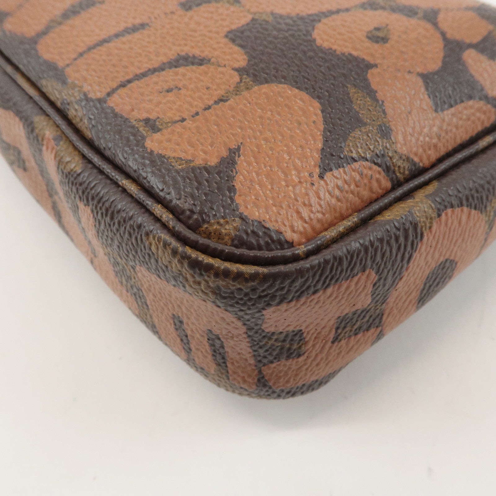 Louis Vuitton Monogram Graffiti Pochette Accessoires M92193