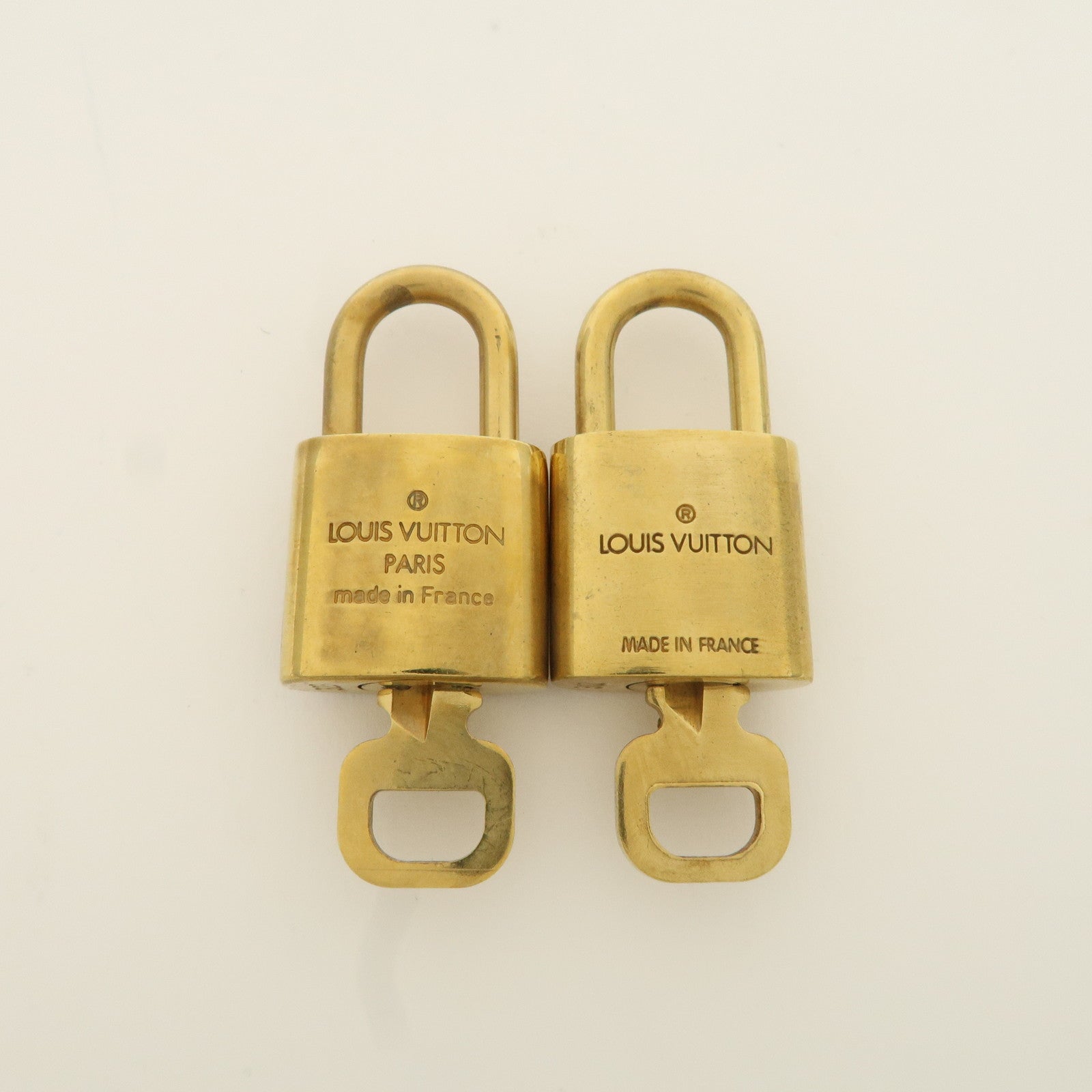 Louis Vuitton Set of 10 Lock 
Key Cadena Key Lock Metal Gold Used