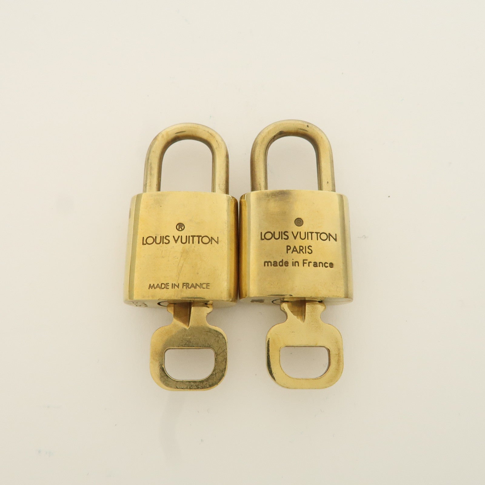 Louis Vuitton Set of 10 Lock 
Key Cadena Key Lock Metal Gold Used