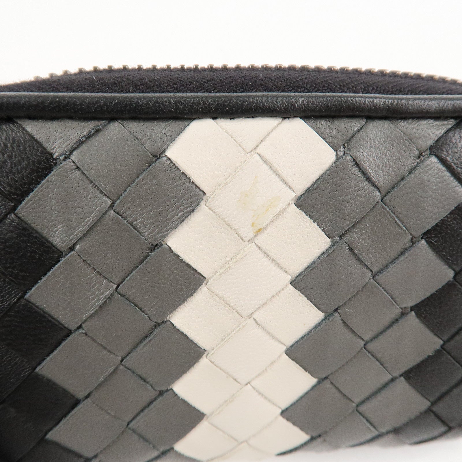 BOTTEGA VENETA Intrecciato Leather Round Coin Case