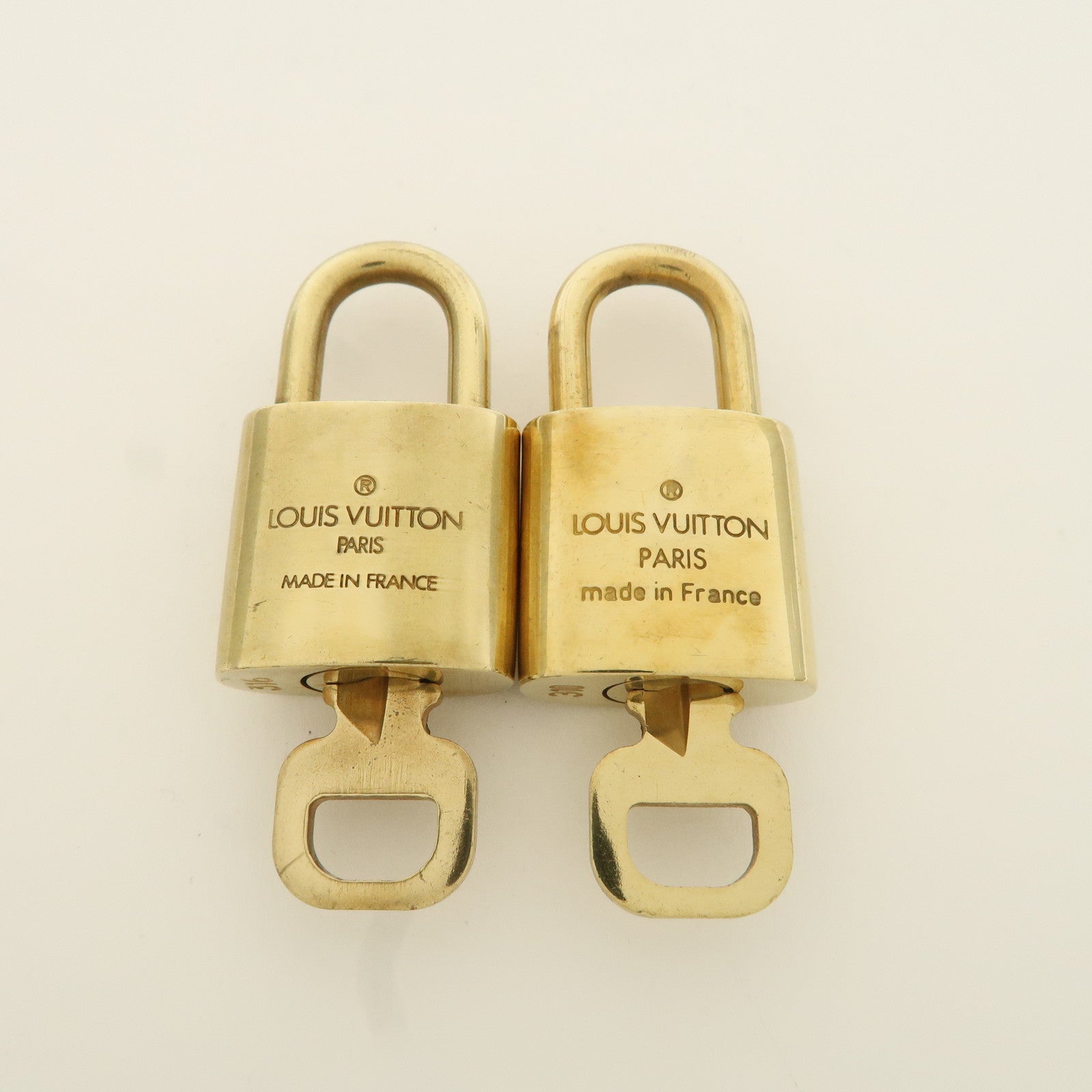 Louis Vuitton Set of 10 Lock 
Key Cadena Key Lock Metal Gold Used