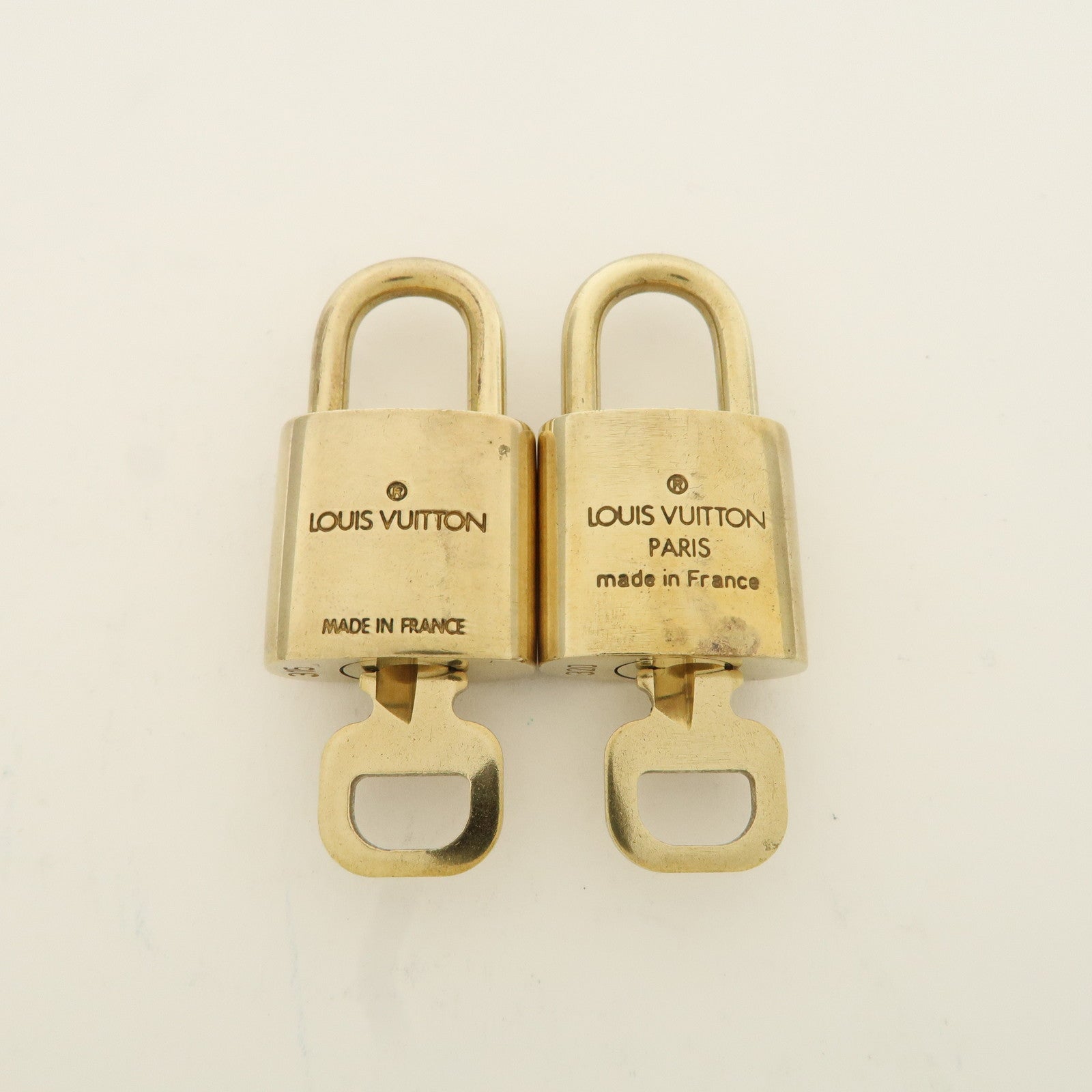 Louis Vuitton Set of 10 Lock 
Key Cadena Key Lock Metal Gold Used