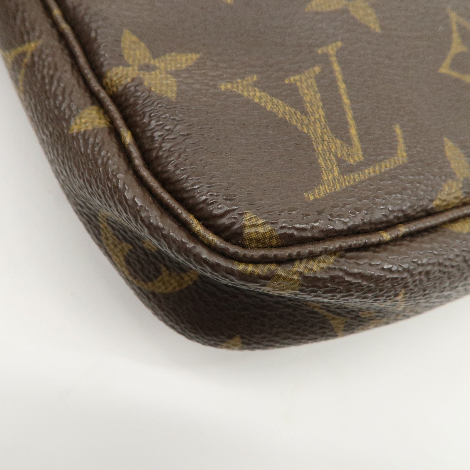 Louis Vuitton Monogram Pochette Accessoires 
Strap M51980 J00145 Used