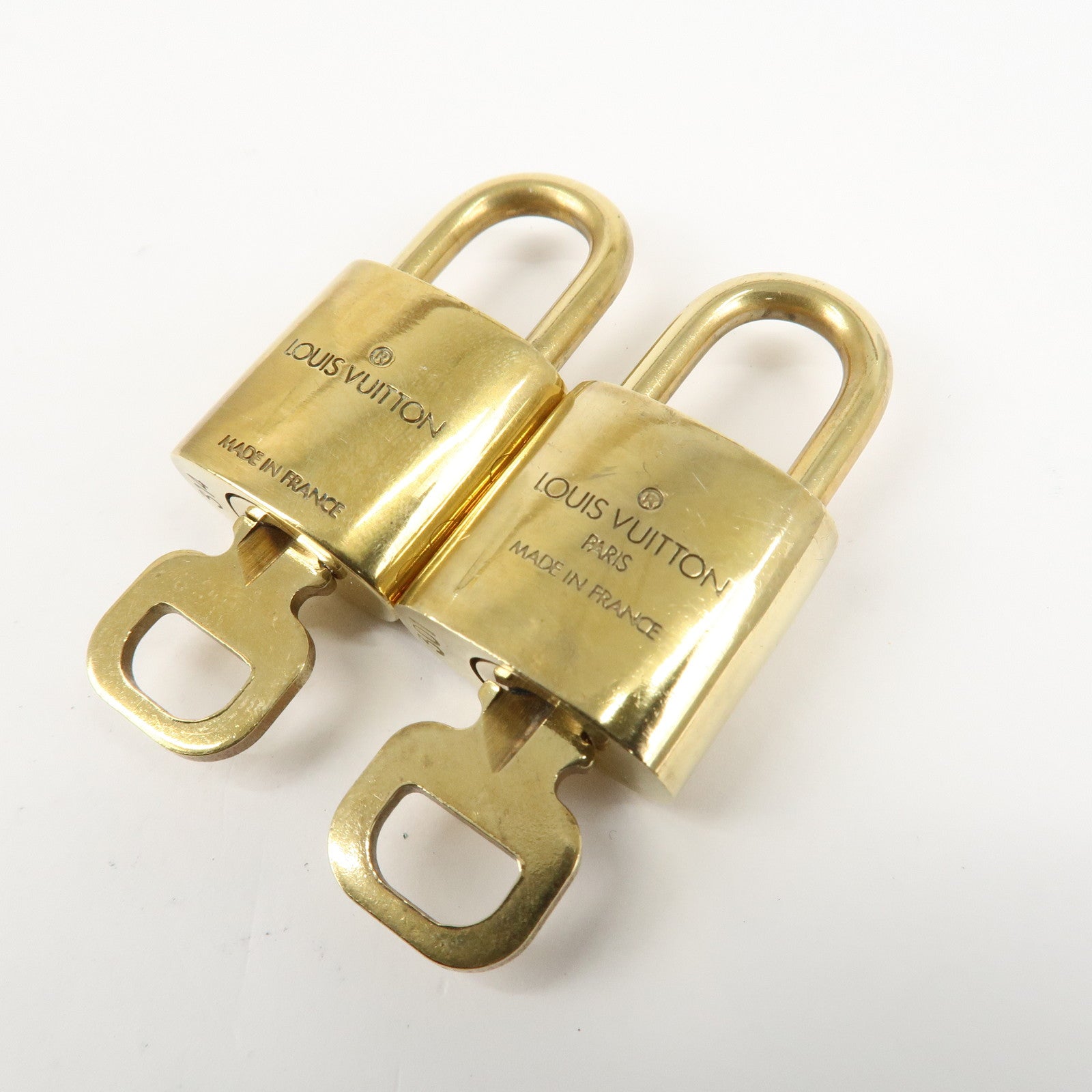 Louis Vuitton Set of 10 Lock 
Key Cadena Key Lock Metal Gold Used