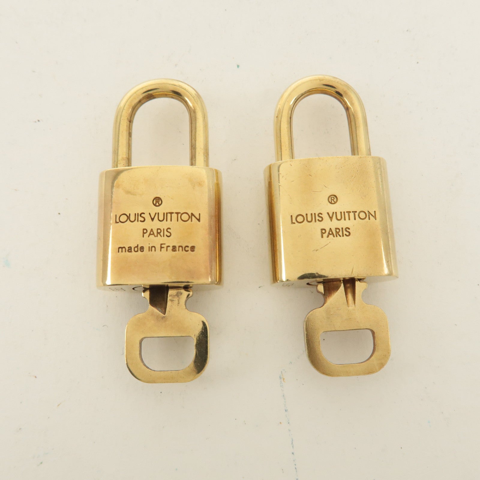 Louis Vuitton Set of 10 Lock 
Key Cadena Key Lock Gold