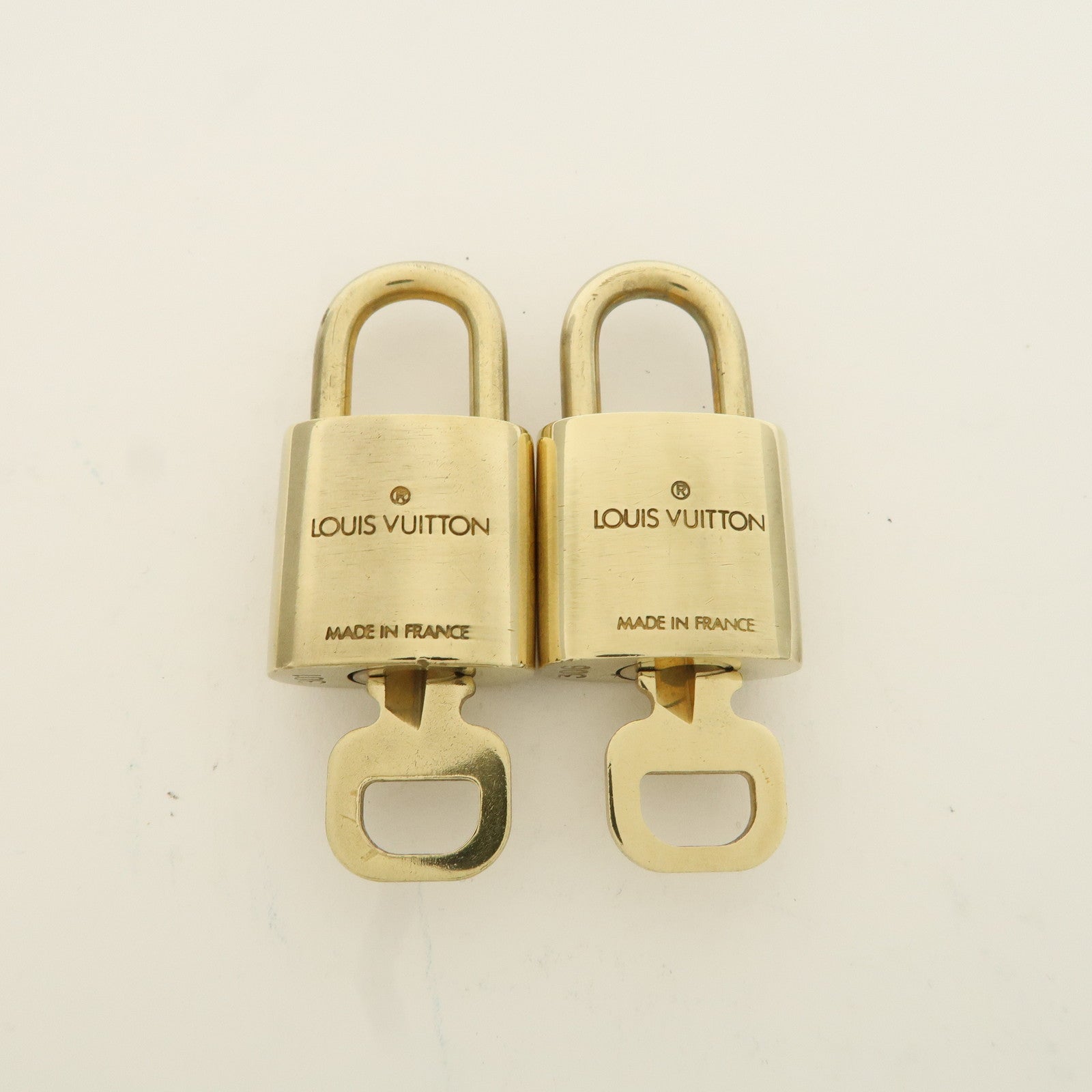 Louis Vuitton Set of 10 Lock 
Key Cadena Key Lock Metal Gold Used