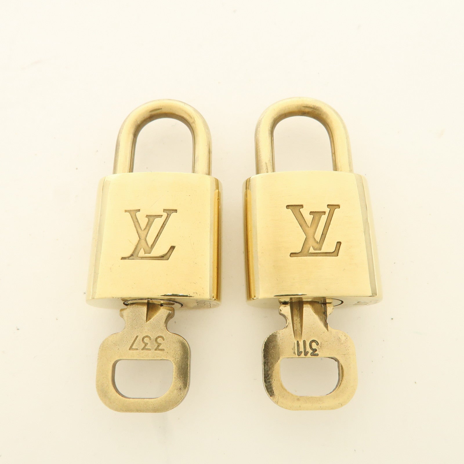 Louis Vuitton Set of 10 Lock 
Key Cadena Key Lock Metal Gold Used