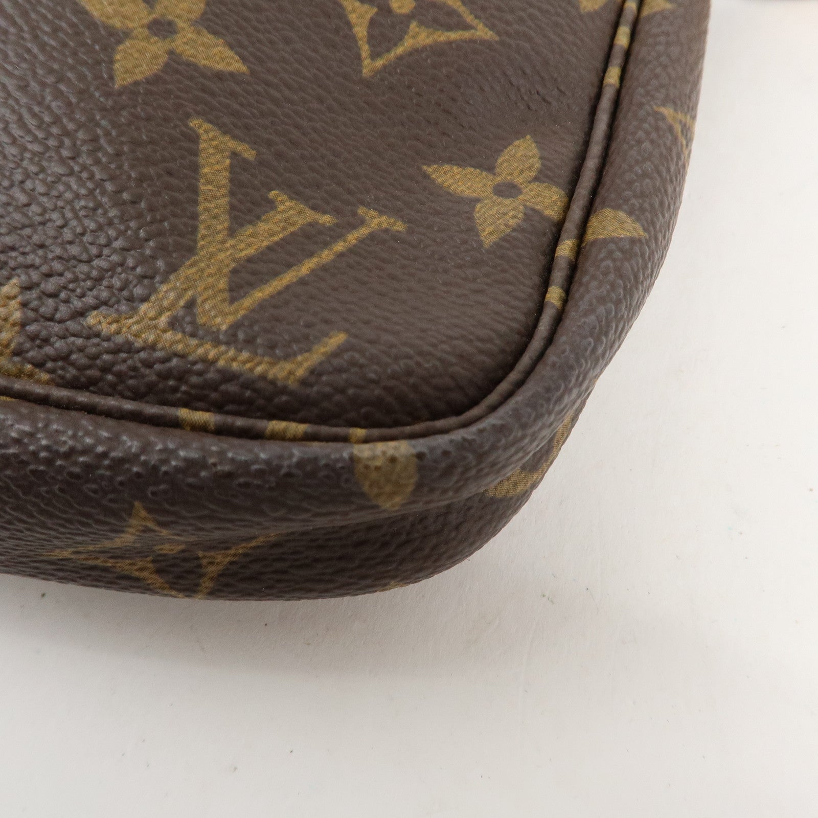 Louis Vuitton Monogram Pochette Accessoires Pouch M51980