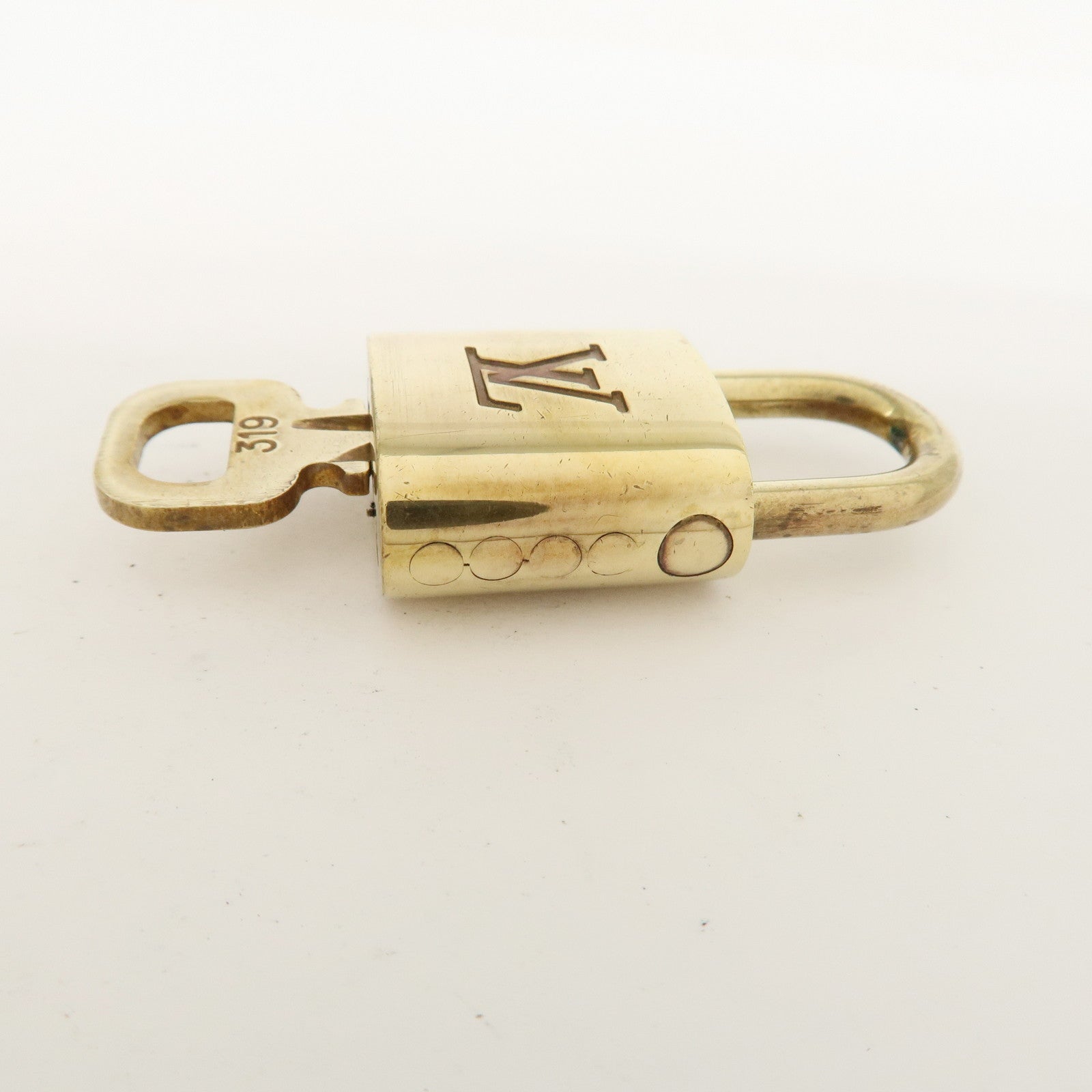 Louis Vuitton Set of 10 Lock 
Key Cadena Key Lock Metal Gold