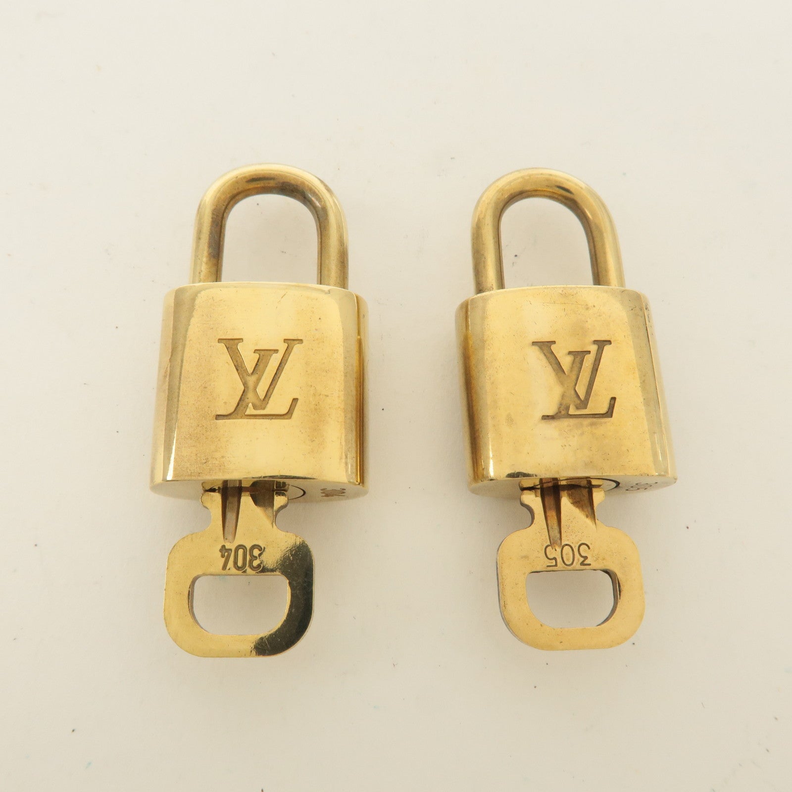 Louis Vuitton Set of 10 Lock 
Key Cadena Key Lock Gold