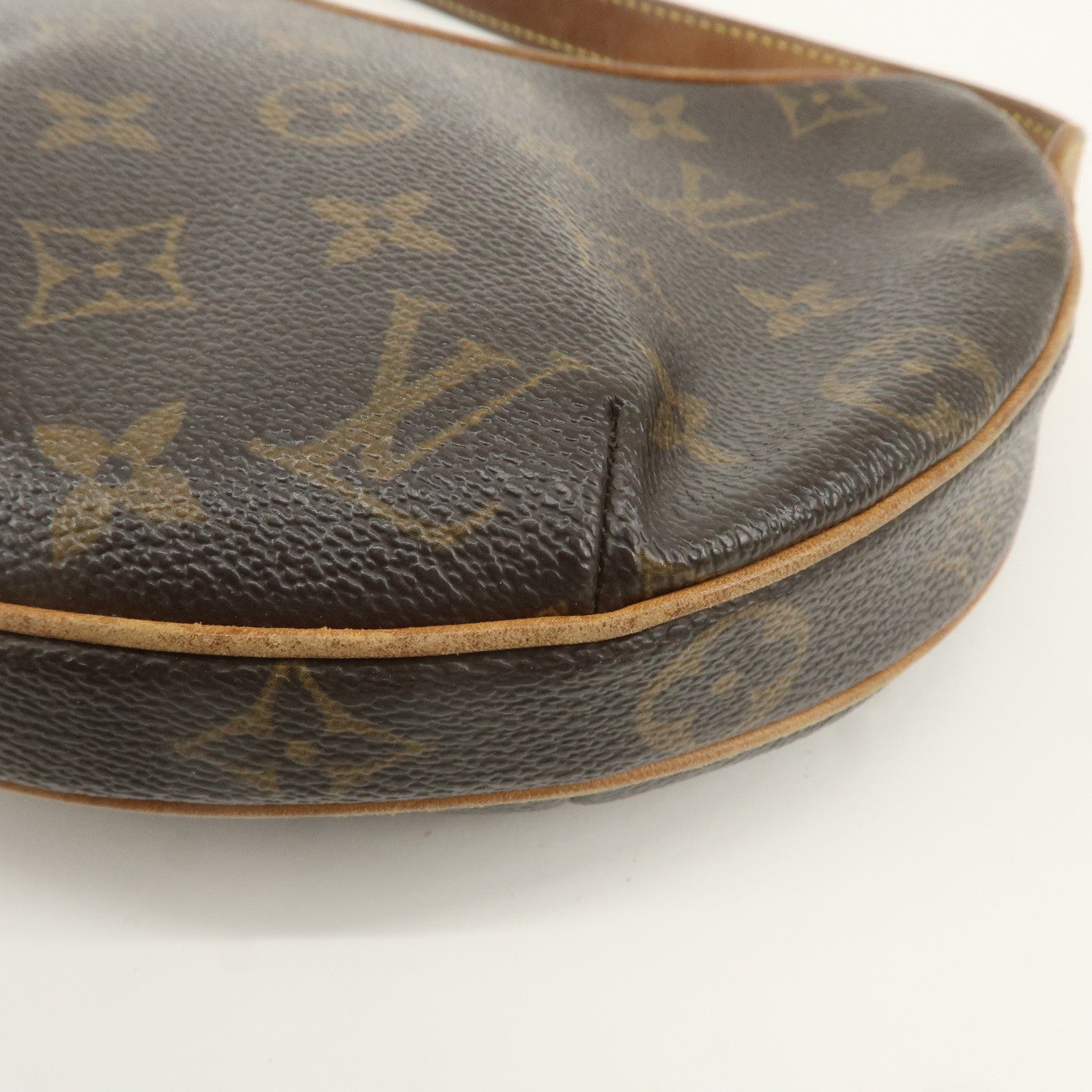 Louis Vuitton Monogram Pochette Croissant Shoulder Bag M51510