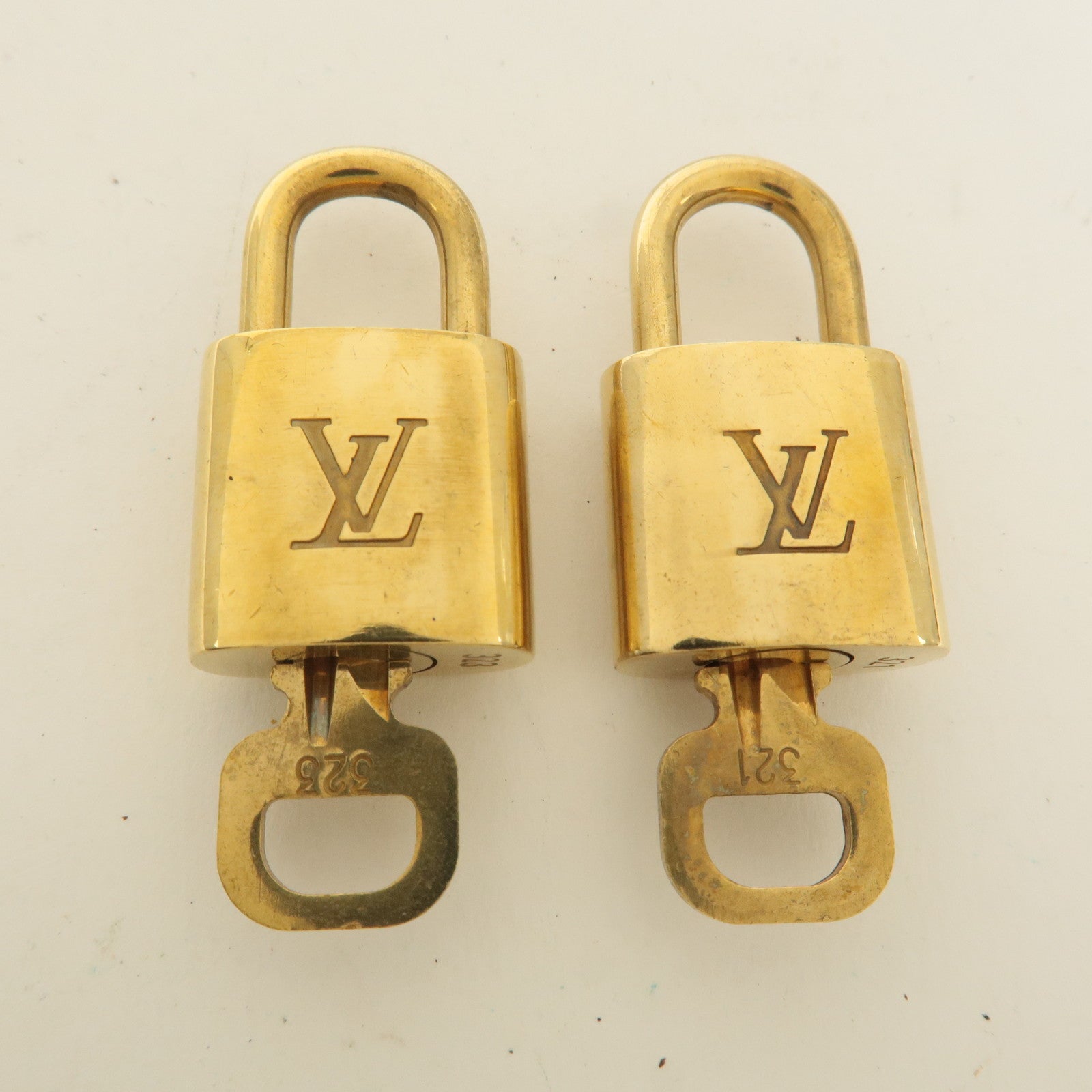 Louis Vuitton Set of 10 Lock 
Key Cadena Key Lock Gold