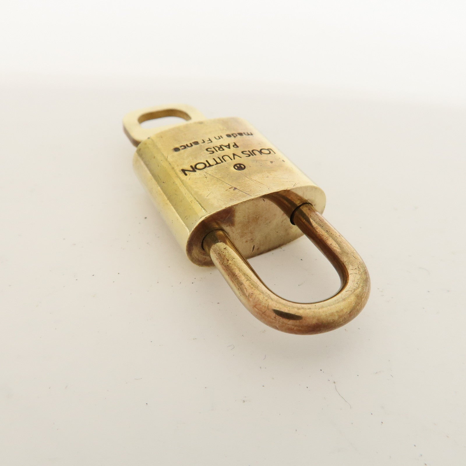 Louis Vuitton Set of 10 Lock 
Key Cadena Key Lock Metal Gold Used