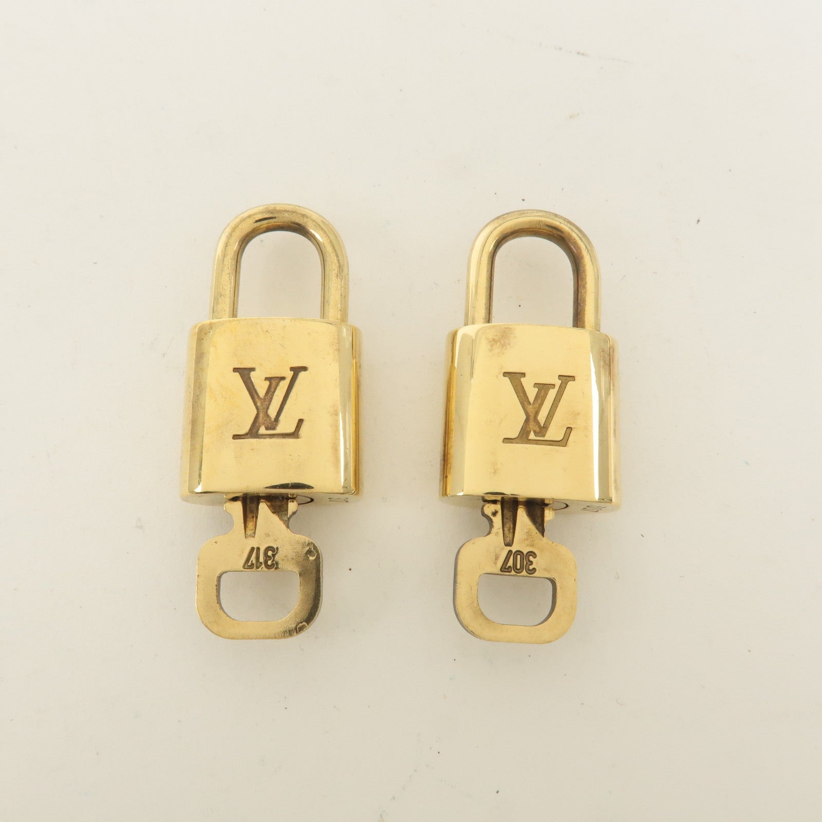 Louis Vuitton Set of 10 Lock 
Key Cadena Key Lock Gold