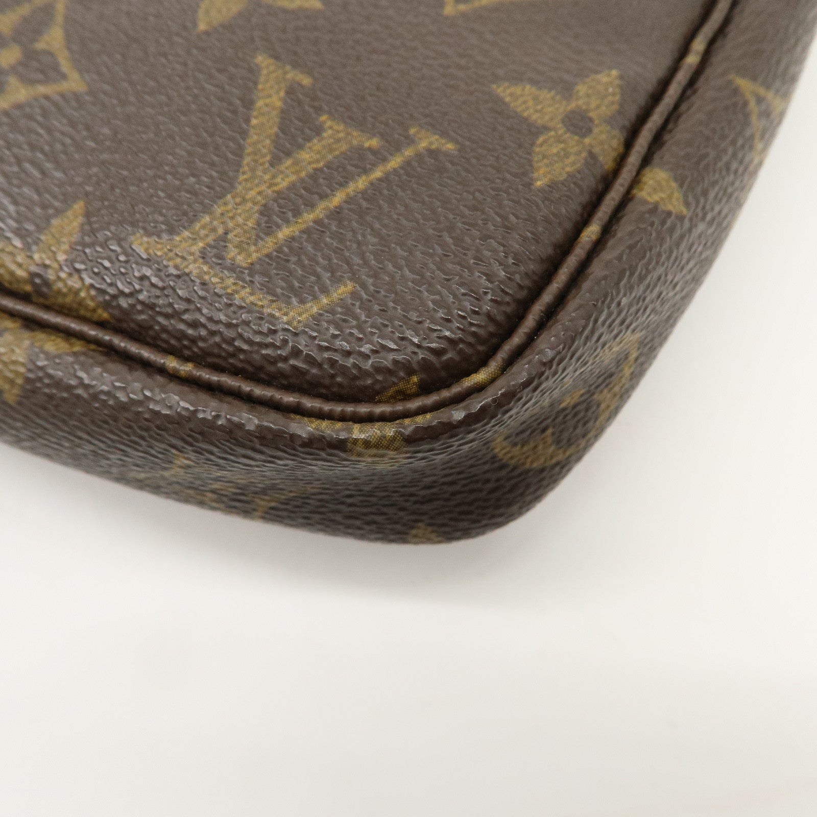 Louis Vuitton Monogram Pochette Accessoires 
Strap M51980 J00145 Used