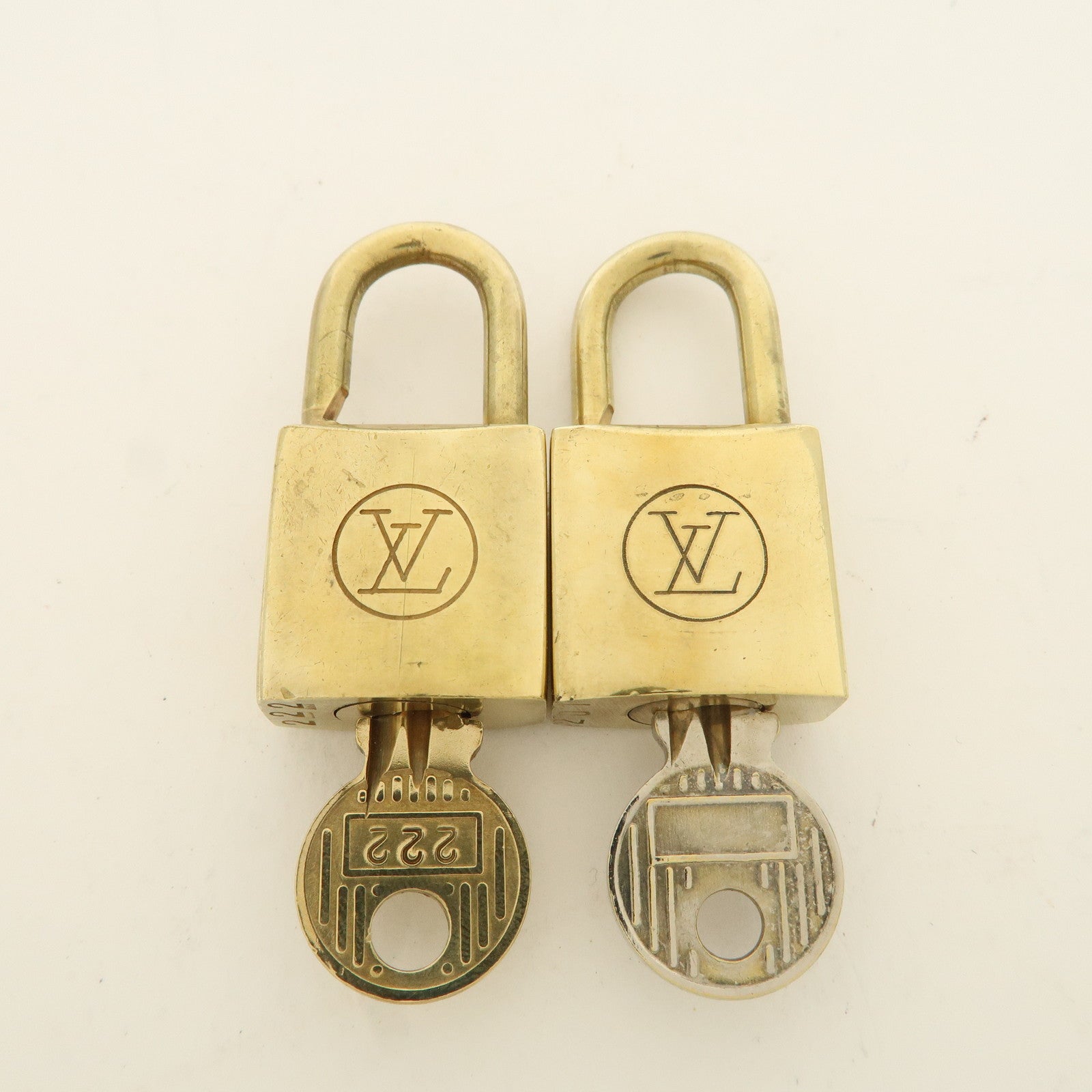 Louis Vuitton Set of 10 Lock 
Key Cadena Key Lock Used