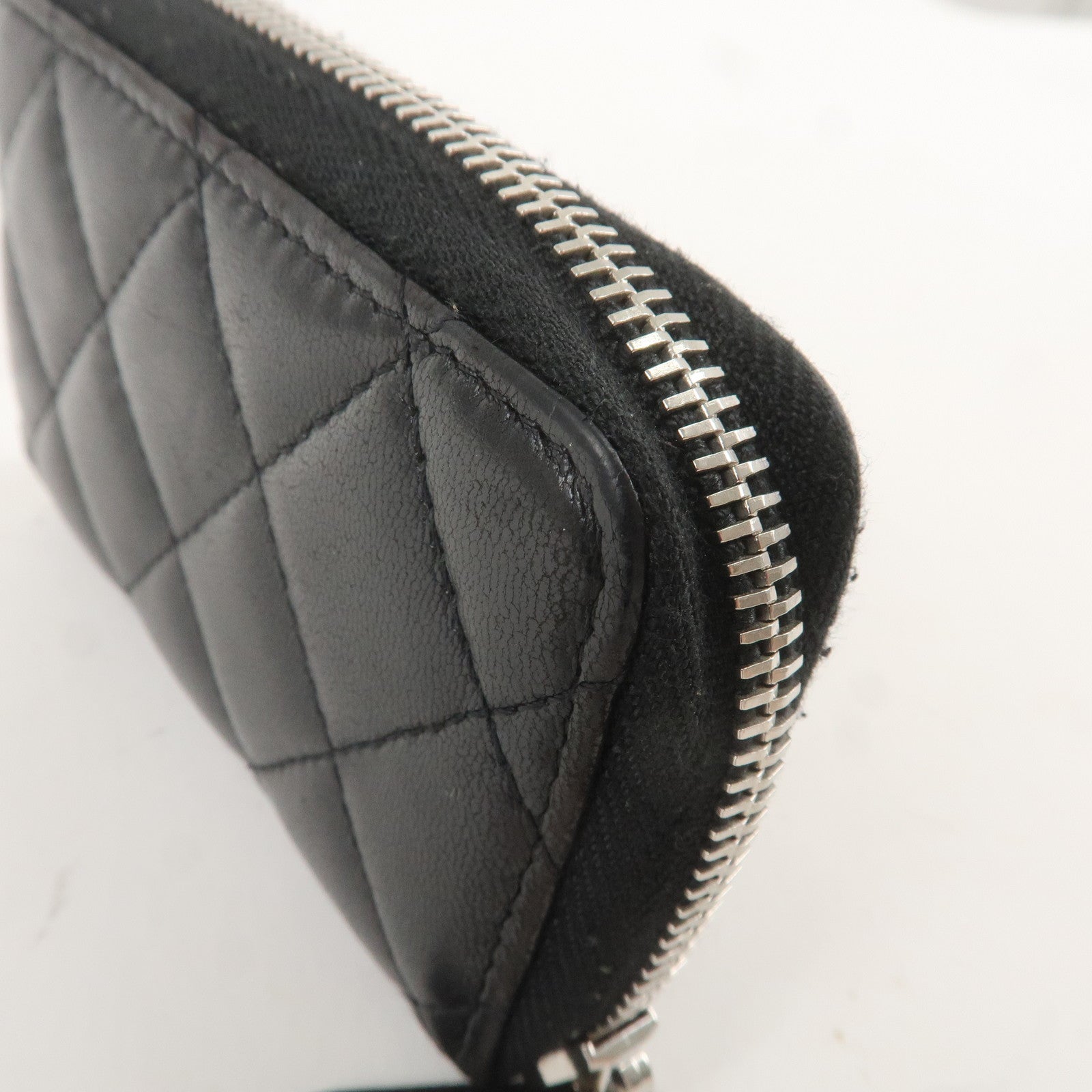 CHANEL Matelasse Lamb Skin Round Zipper Coin Case Black A69271