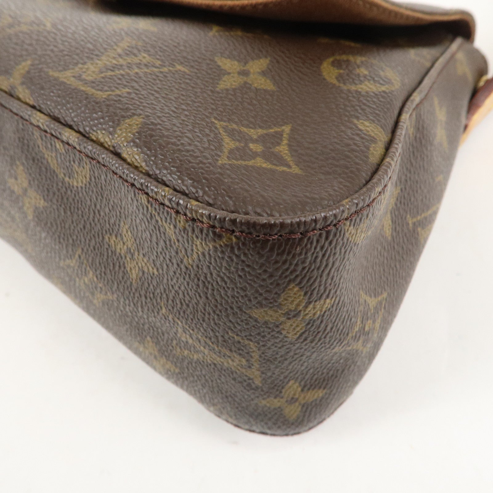 Louis Vuitton Monogram Mini Looping Shoulder Bag Hand Bag M51147