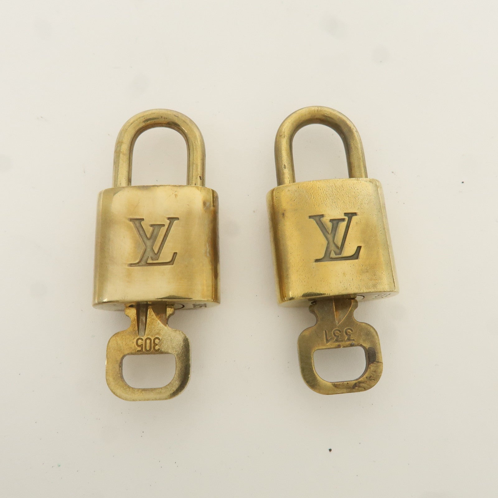 Louis Vuitton Set of 10 Lock 
Key Cadena Key Lock Gold