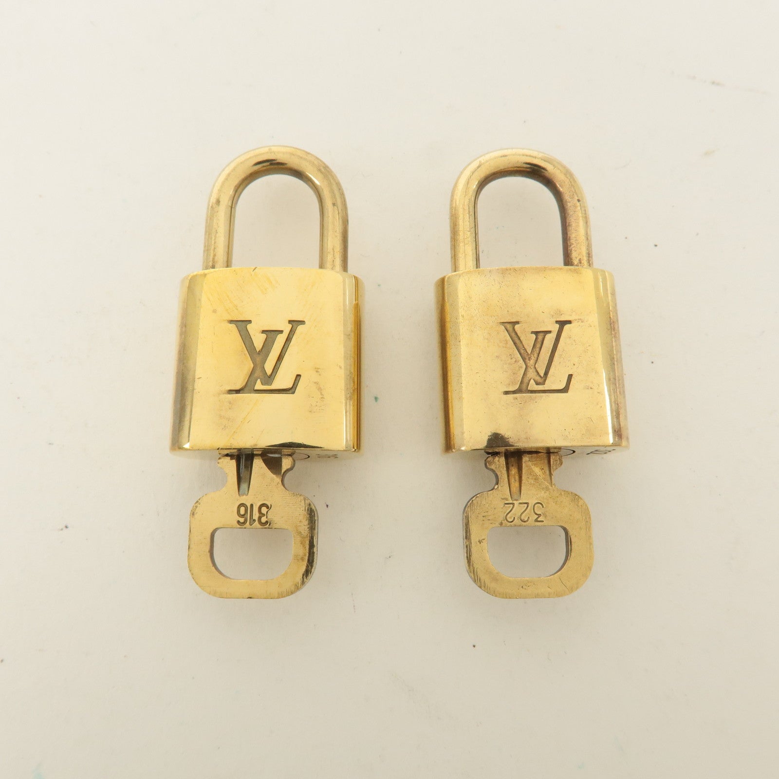 Louis Vuitton Set of 10 Lock 
Key Cadena Key Lock Gold