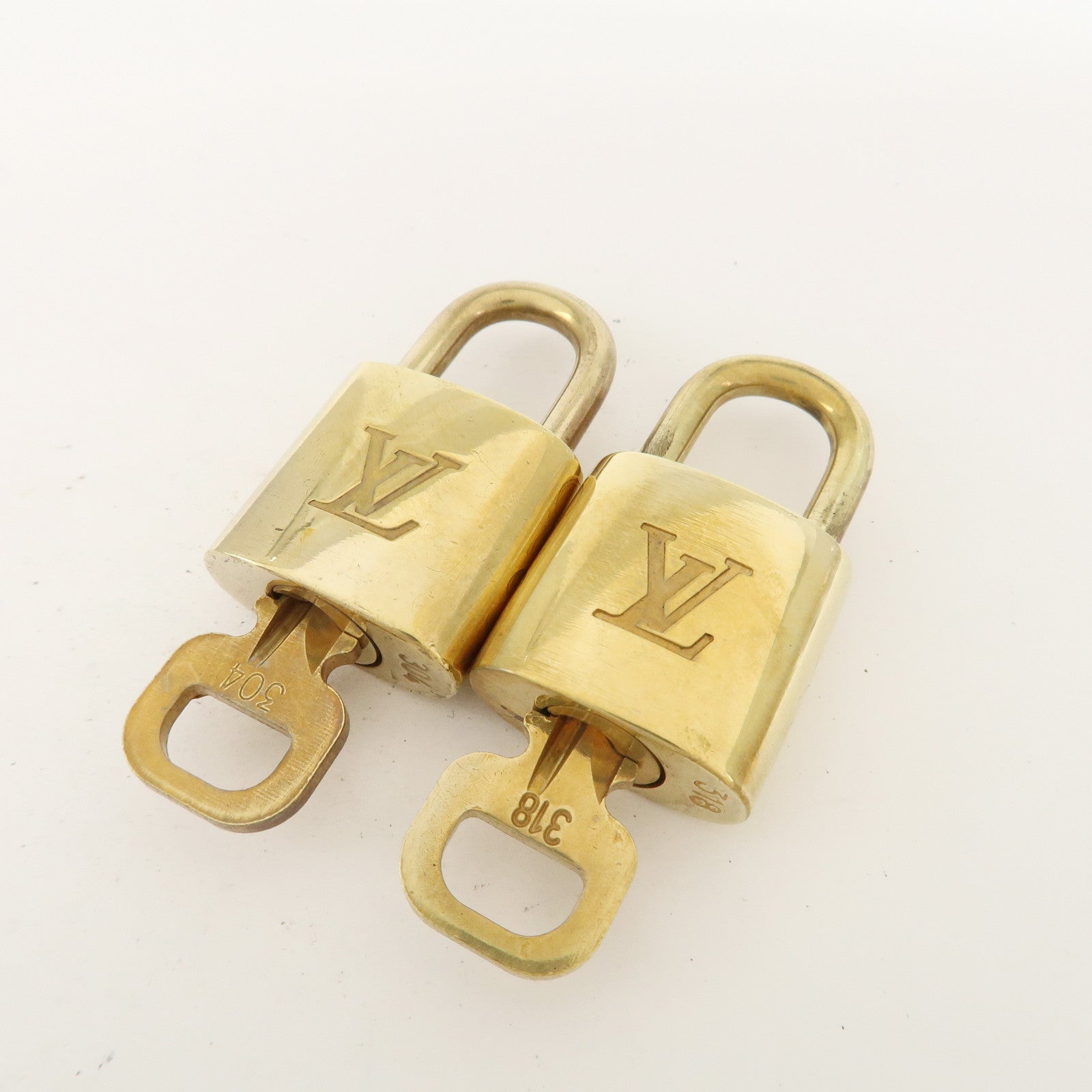 Louis Vuitton Set of 10 Lock 
Key Cadena Key Lock Metal Gold