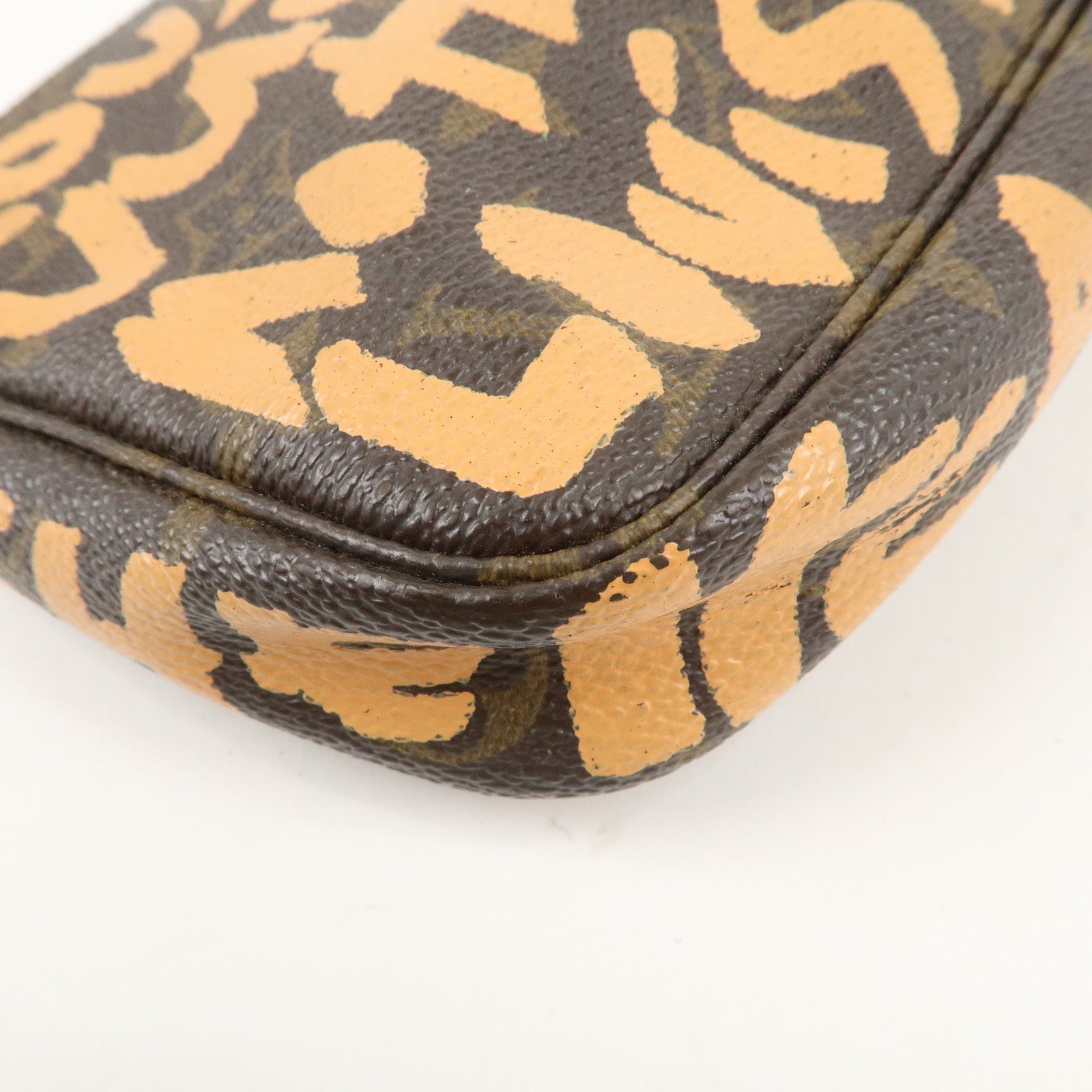 Louis Vuitton Monogram Graffiti Pochette Accessoires M92193