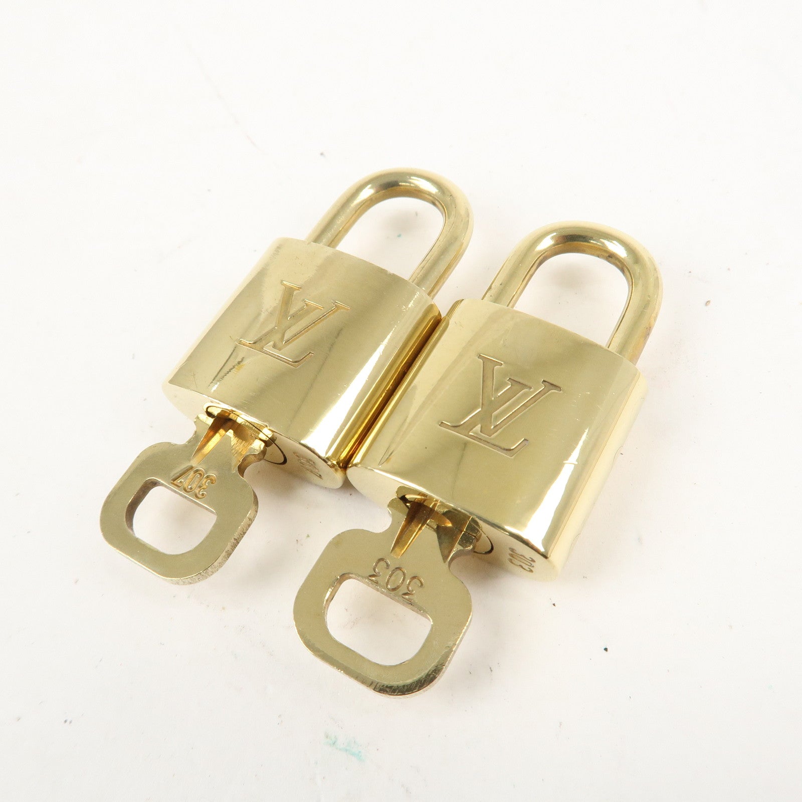 Louis Vuitton Set of 10 Lock 
Key Cadena Key Lock Metal Gold Used