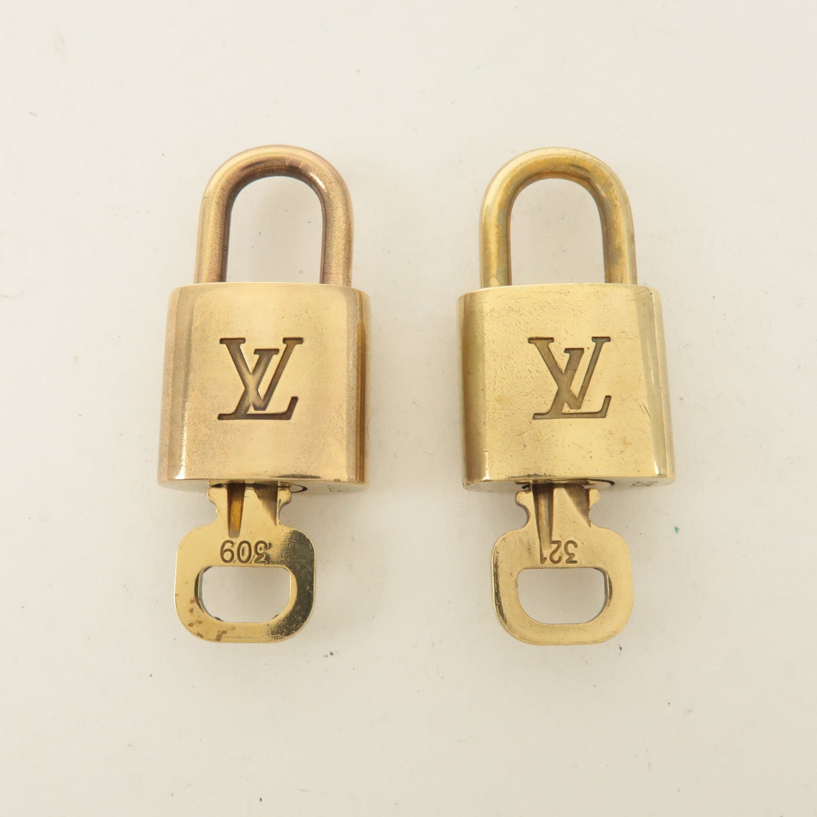 Louis Vuitton Set of 10 Lock 
Key Cadena Key Lock Gold