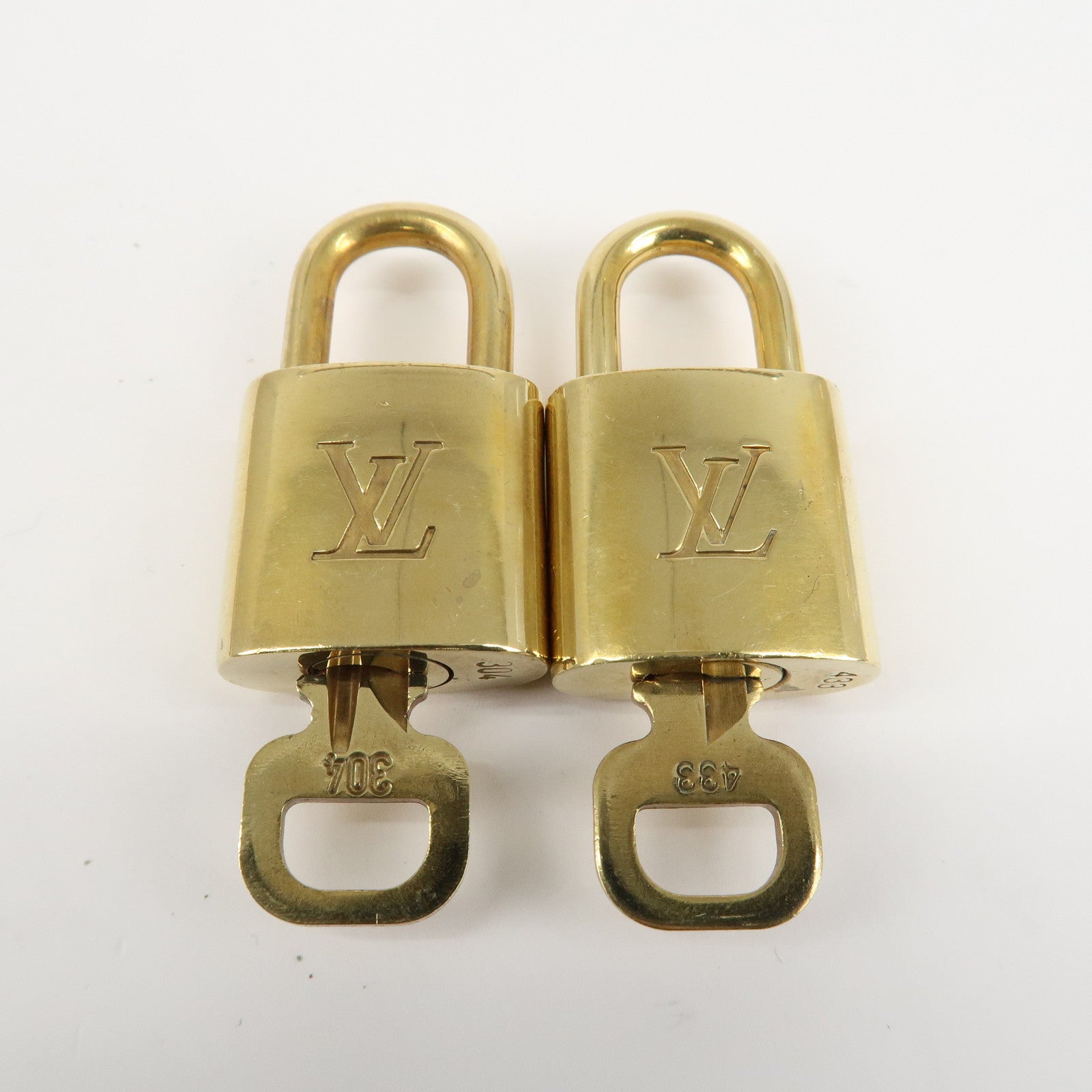 Louis Vuitton Set of 10 Lock 
Key Cadena Key Lock Metal Gold Used